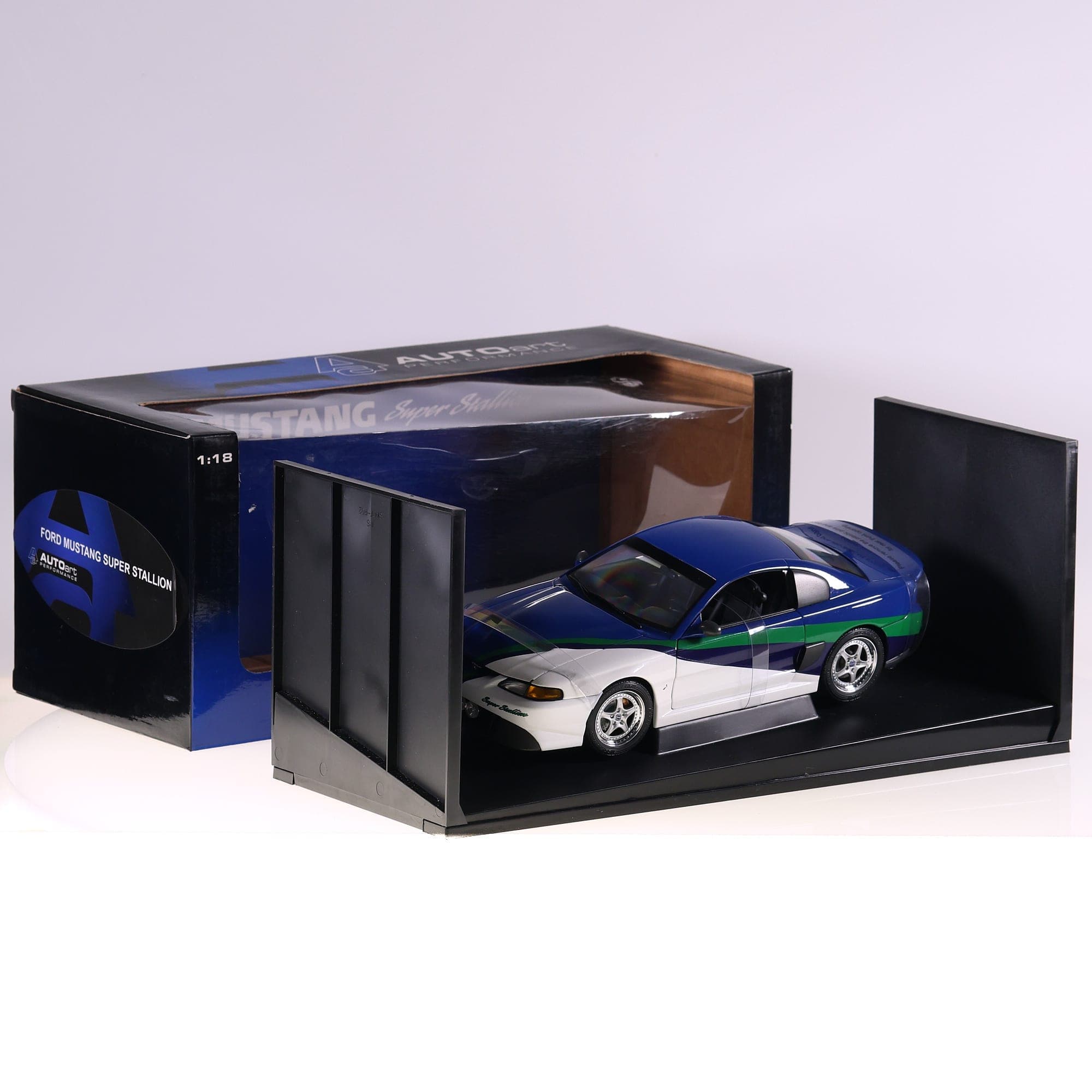 AUTOart Ford Mustang Super Stallion 1/18 Bicolore avec boîte