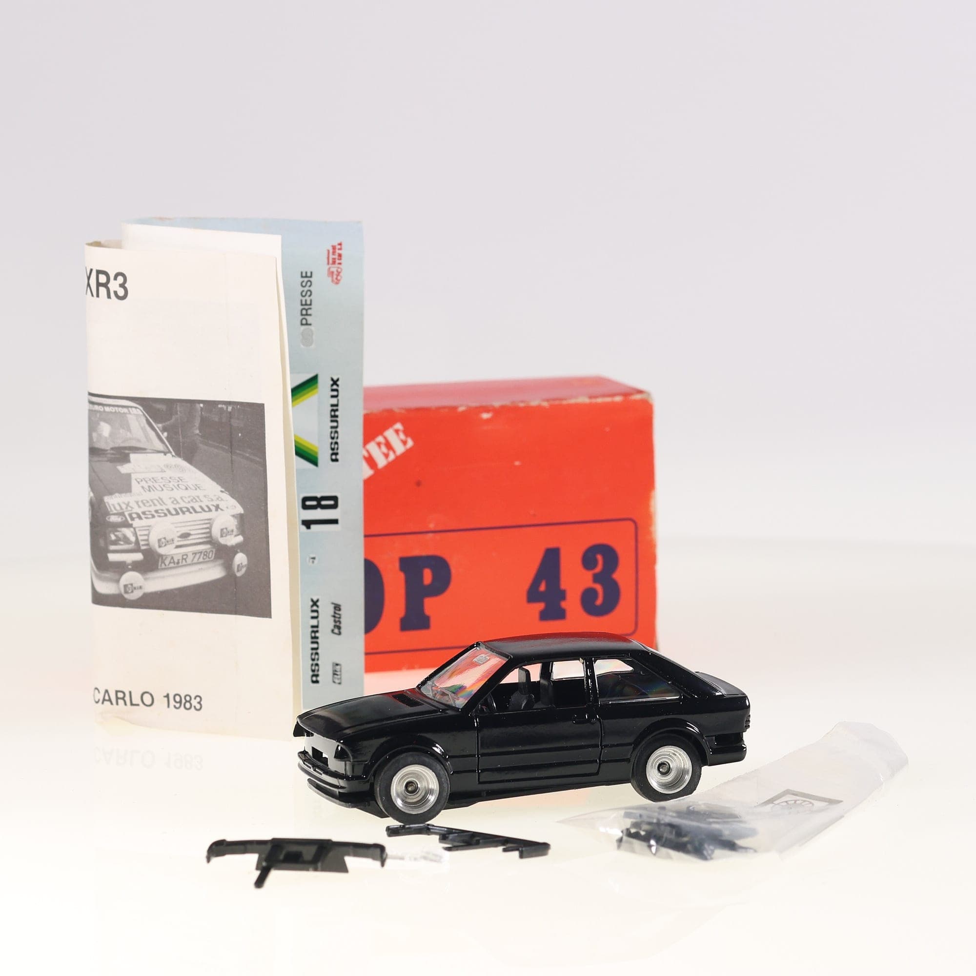 Solido Ford Escort X R 3 1/43 en kit Noir avec boîte + autocollants