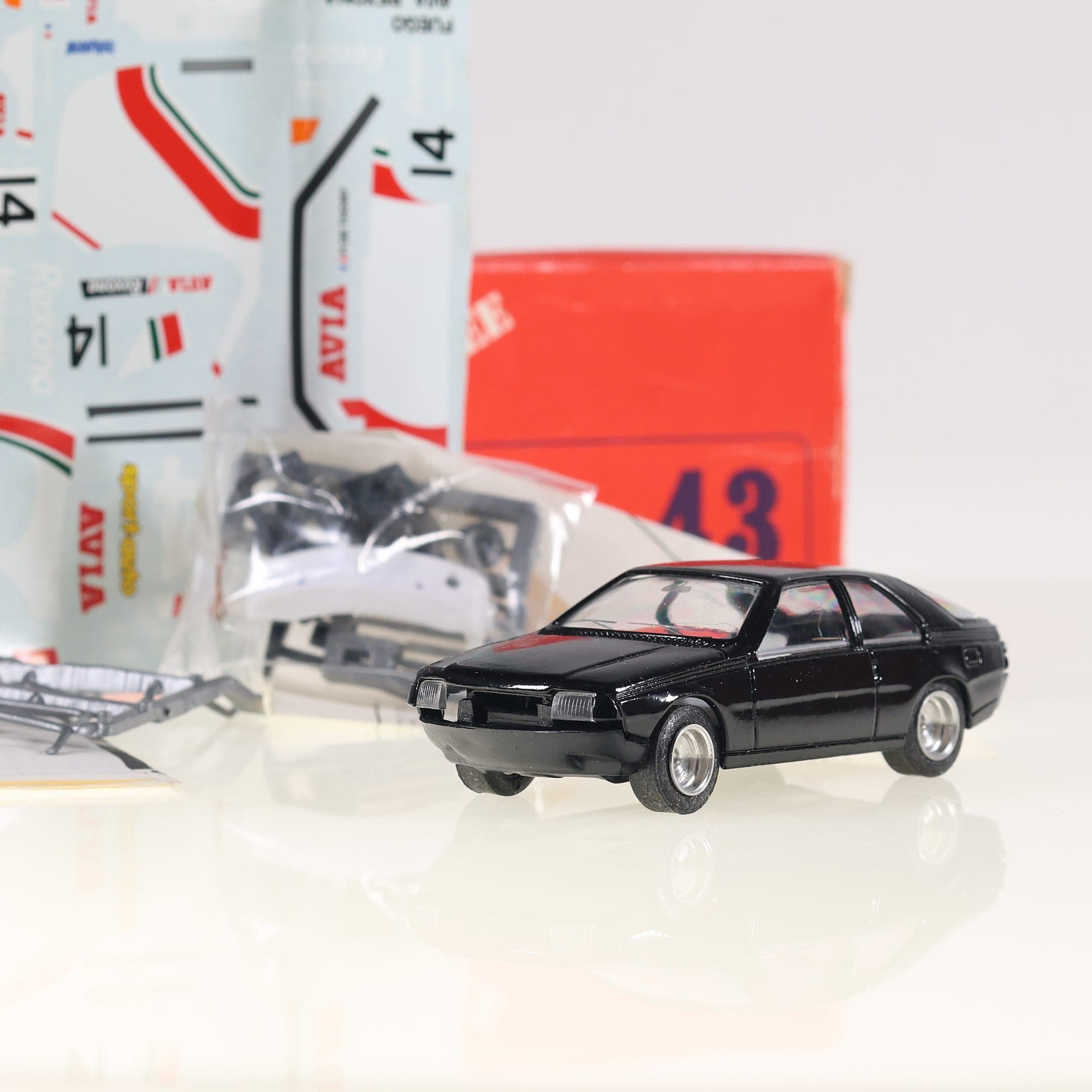 Solido  Renault Fuego Top 43 1982 Rexona / Avia #16 n°32 1/43 Noir en KIT