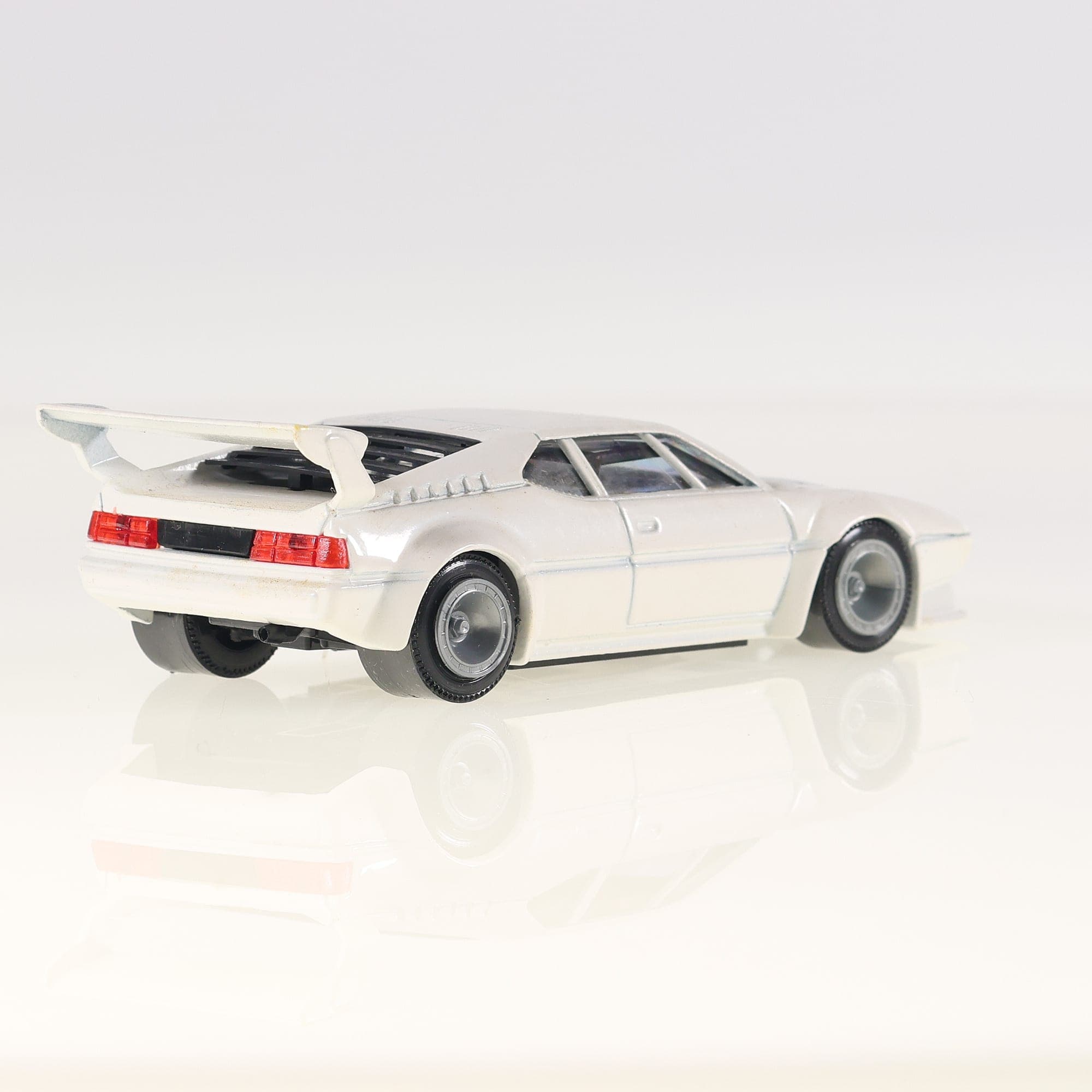 Solido BMW M1 MOTUL Tour de France Auto 83 Top 43 ref :73 1/43 Blanc — miniature 9