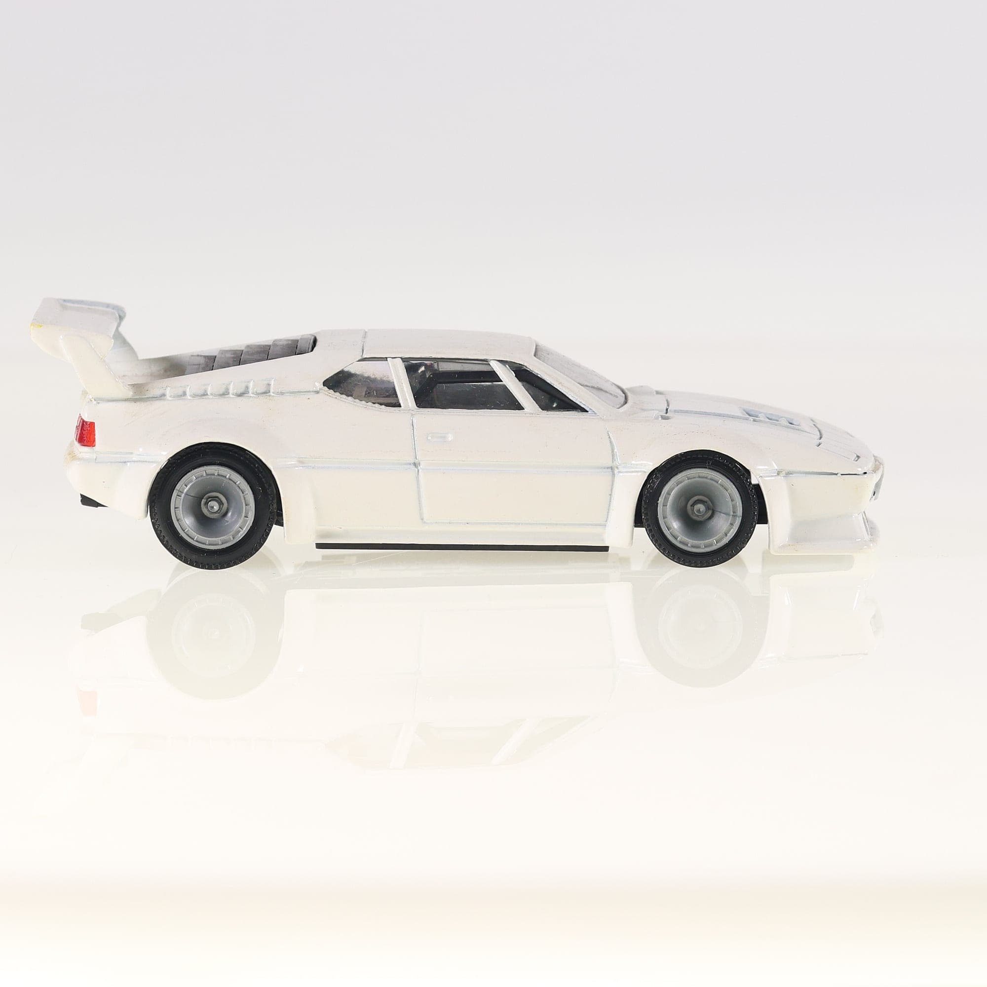 Solido BMW M1 MOTUL Tour de France Auto 83 Top 43 ref :73 1/43 Blanc — miniature 10