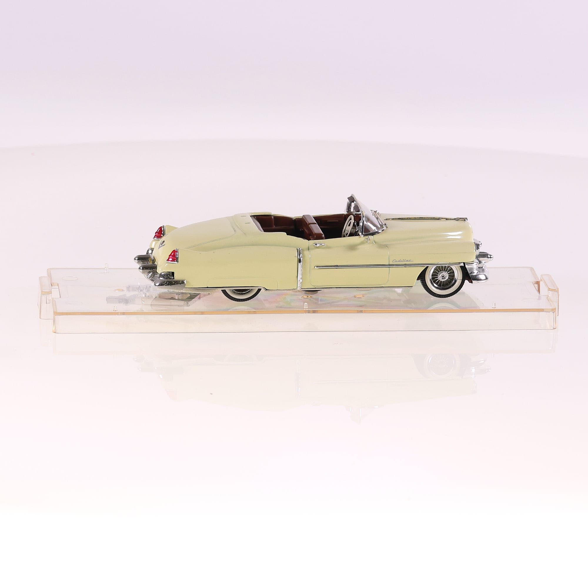 Vitesse 282 Cadillac "Type 62" Coupe 1950 1/43 Jaune Grade B avec boîte — miniature 6