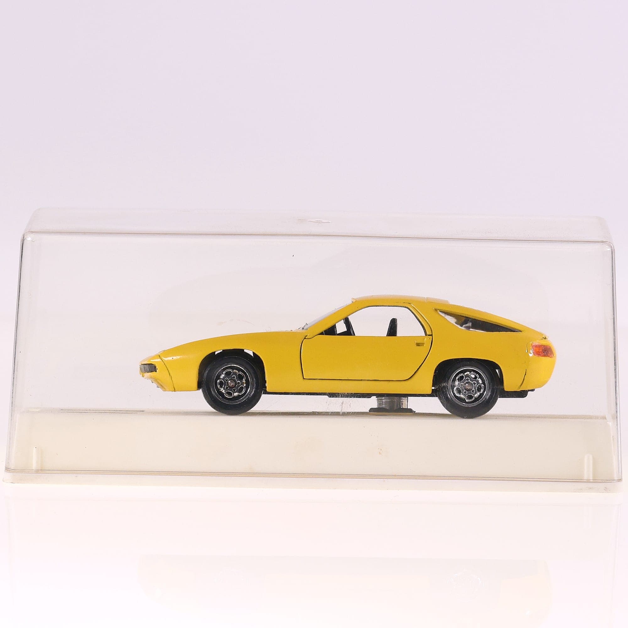 Solido 1505 Porsche 928 S  1/43 Jaune avec boîte — miniature 10