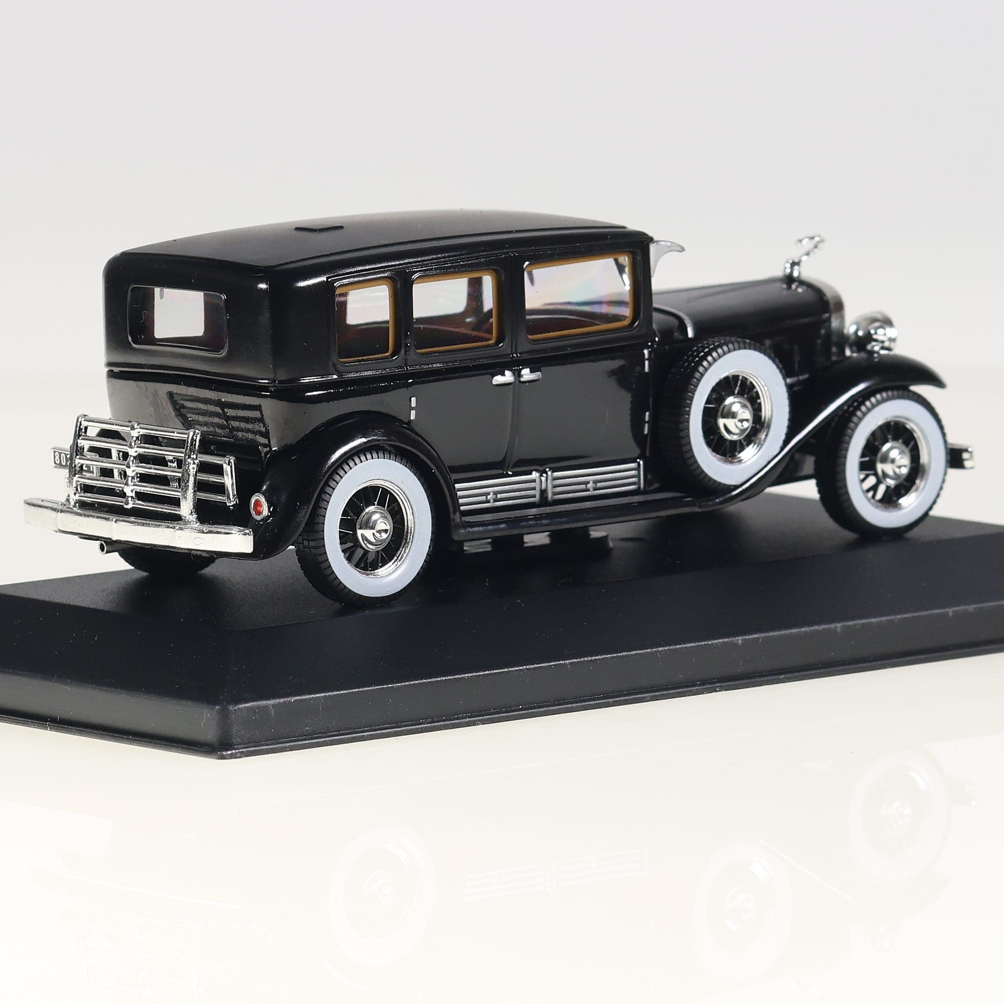 Altaya Cadillac V16 Imperial Sedan 1930 1/43 Noir Grade B avec boîte — miniature 2