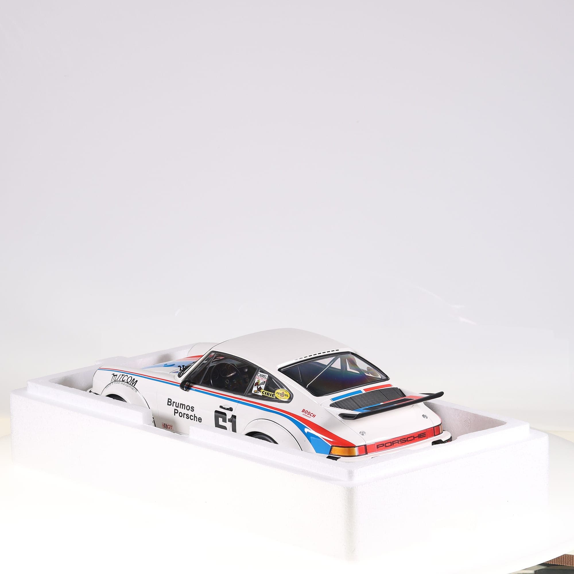 Minichamps Porsche 934 RSR Turbo Brumos Racing #61 1/18 — miniature 3