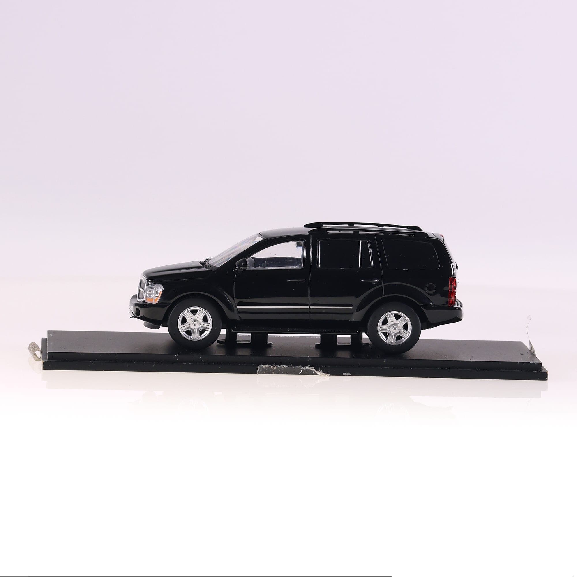 Spark S0854 Dodge Durango 2004 1/43 Noir avec boîte — miniature 6