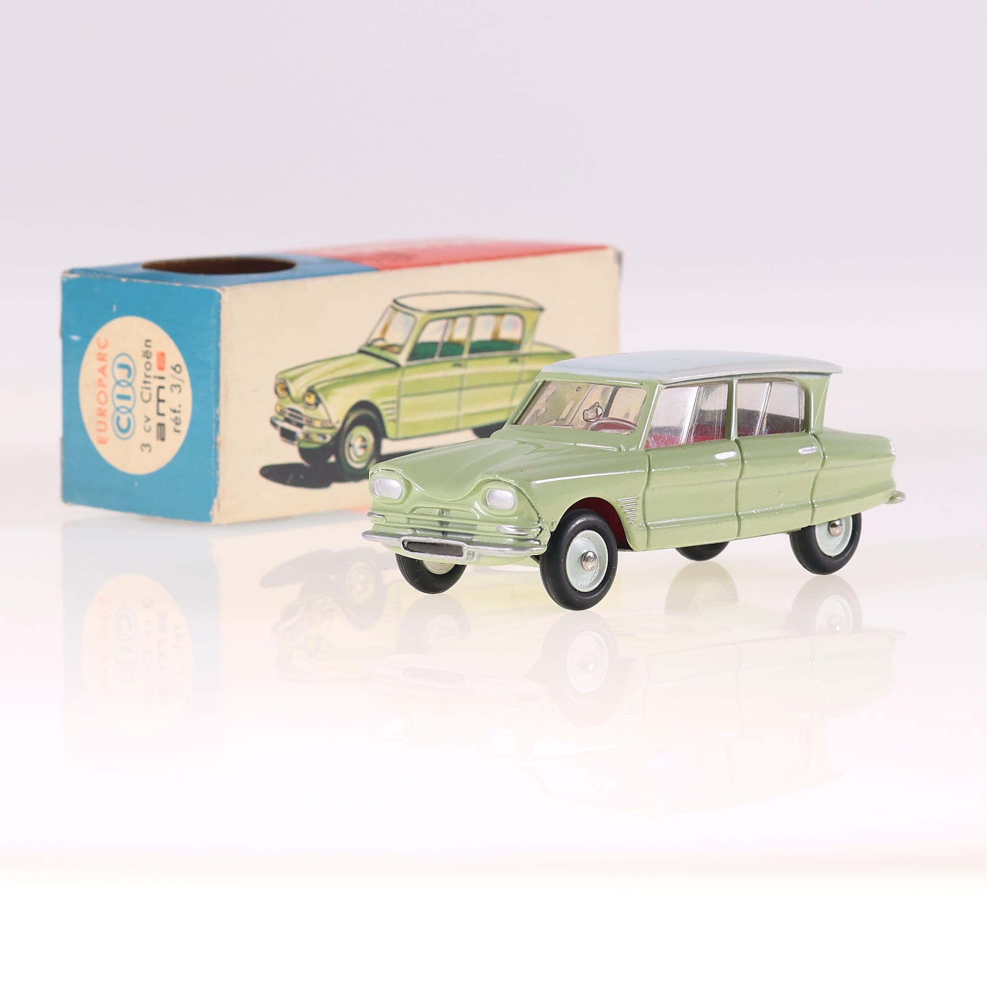 CIJ 3/6 Citroën 3 cv ami6 europarc Vert clair avec boîte