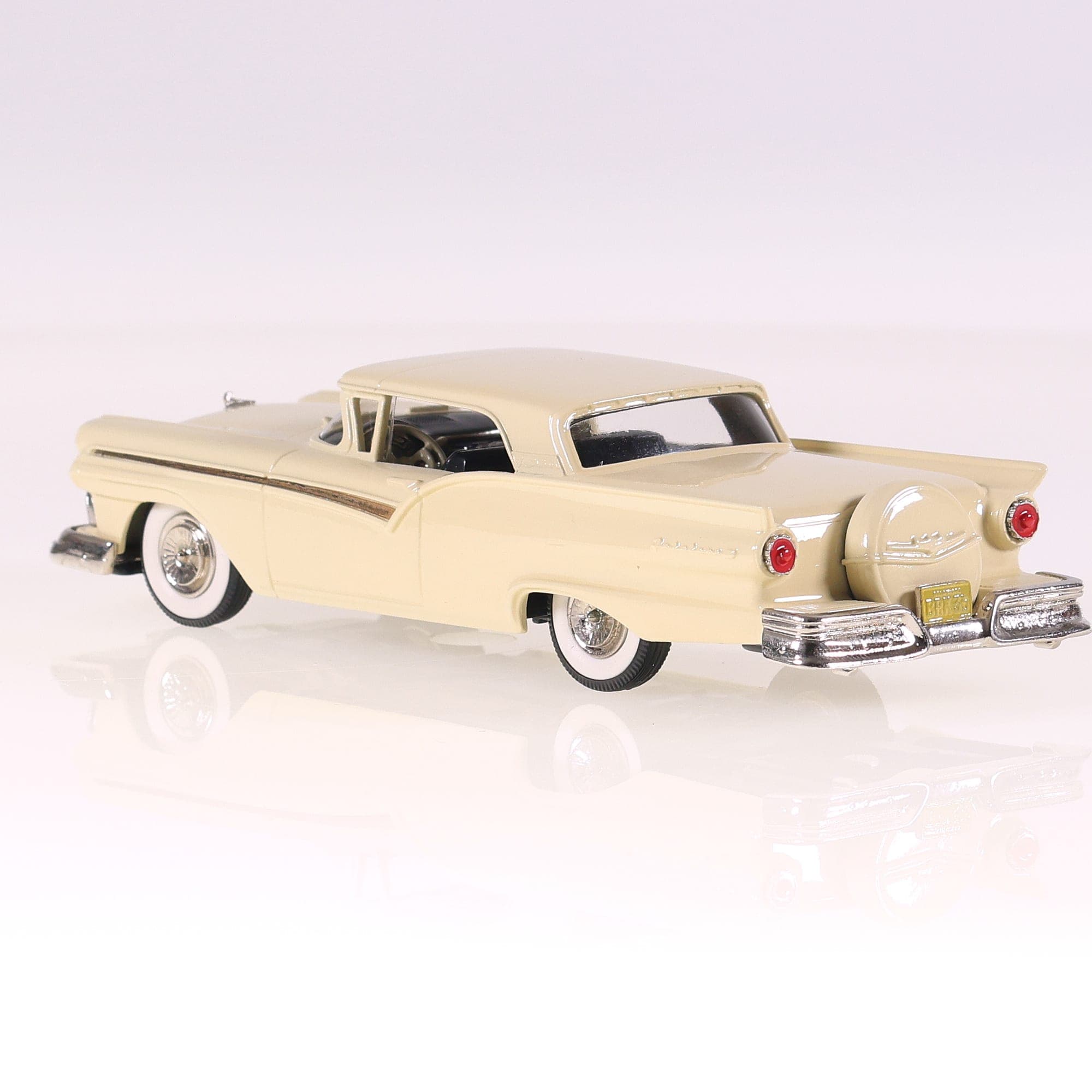 Brooklin n°35 Ford Fairlane Skyliner - 1957 1/43 Crème avec boîte — miniature 7