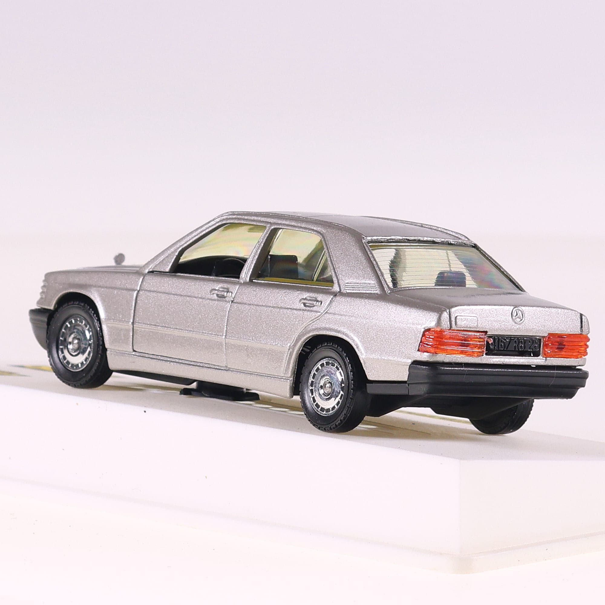 Solido 1506 Mercedes-Benz 190 1/43 Argent avec boîte — miniature 6
