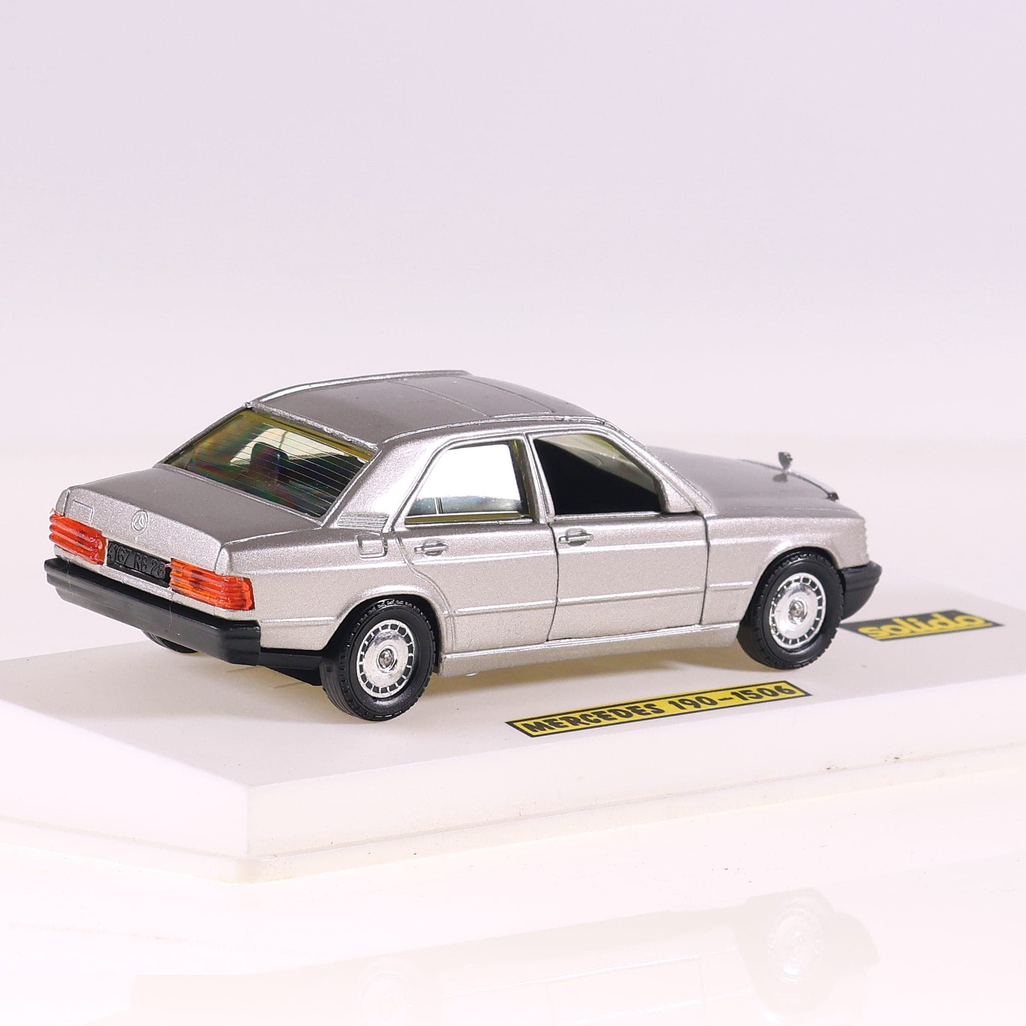 Solido 1506 Mercedes-Benz 190 1/43 Argent avec boîte — miniature 8