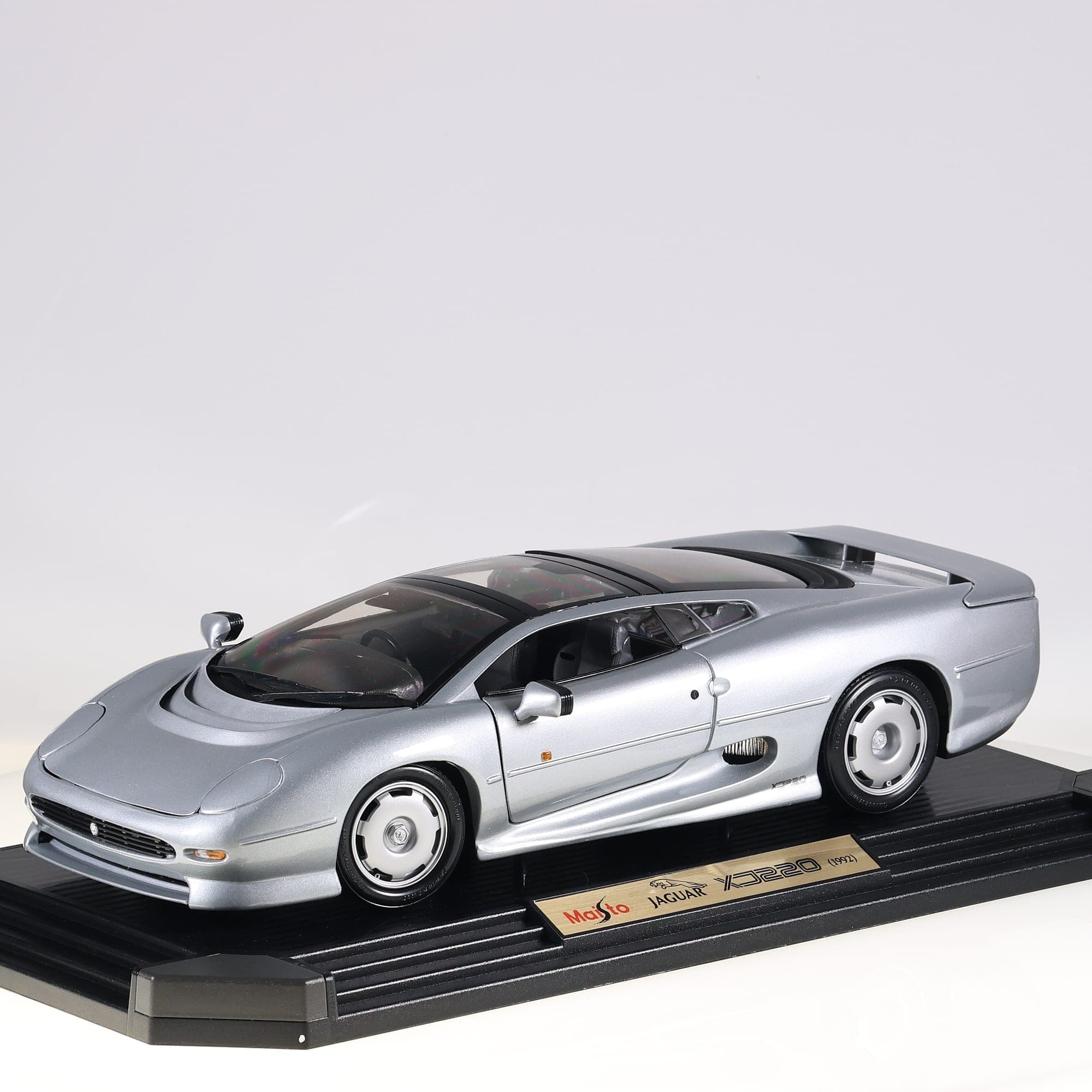 Maisto Jaguar XJ220 1/12 Gris argent métallisé avec boîte — miniature 9