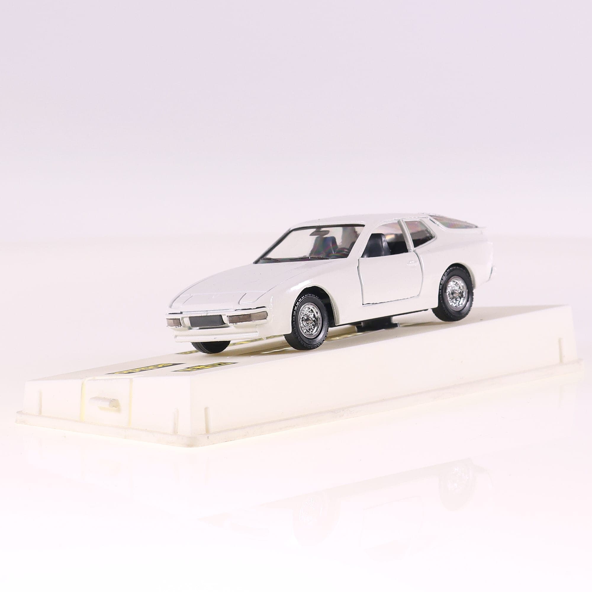 Solido 1502 Porsche 944 1/43 Blanc avec boîte — miniature 10