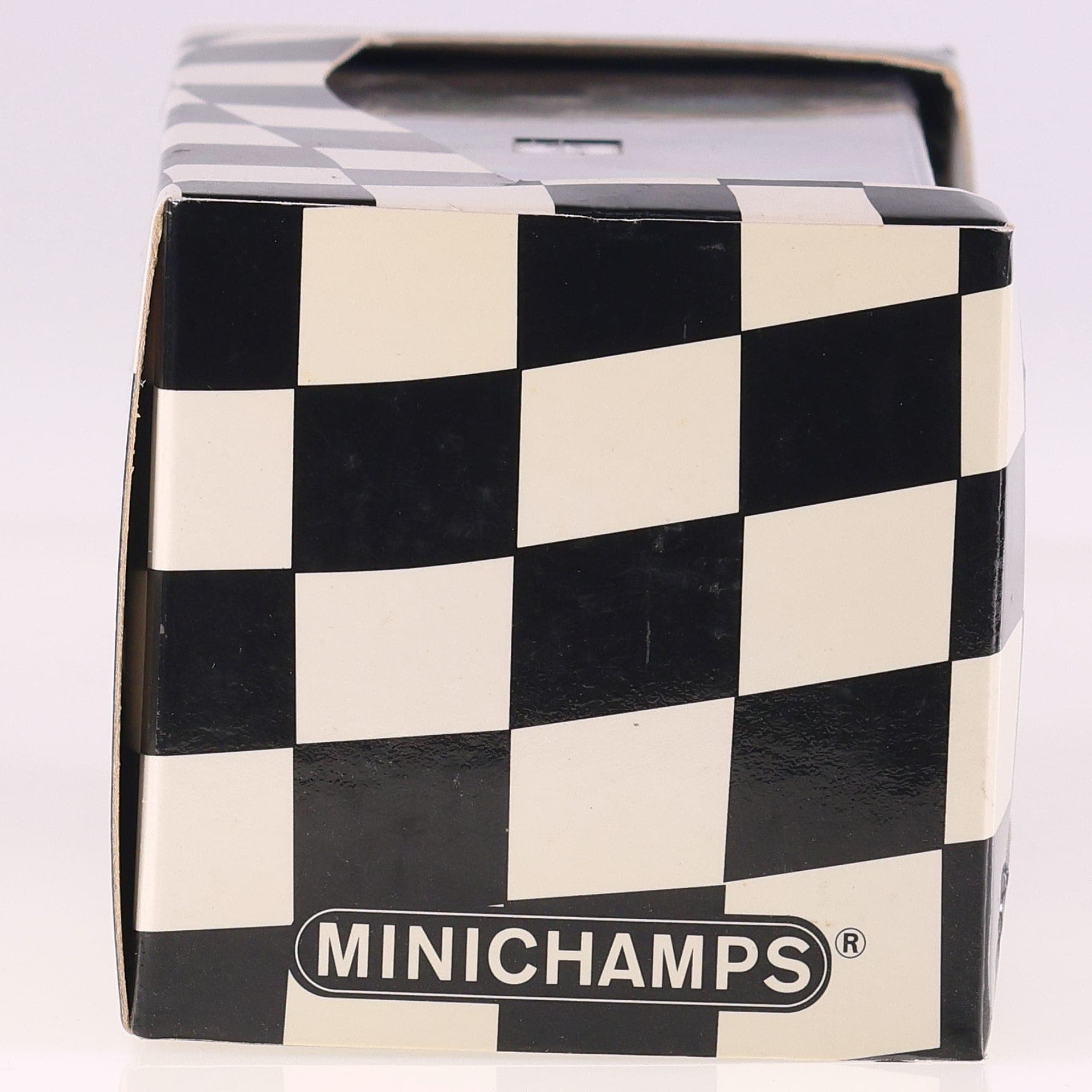 Minichamps 400 021392 Audi Infineon Sebring 12 hrs 2002 Winners 1/43 Gris clair  — miniature 7