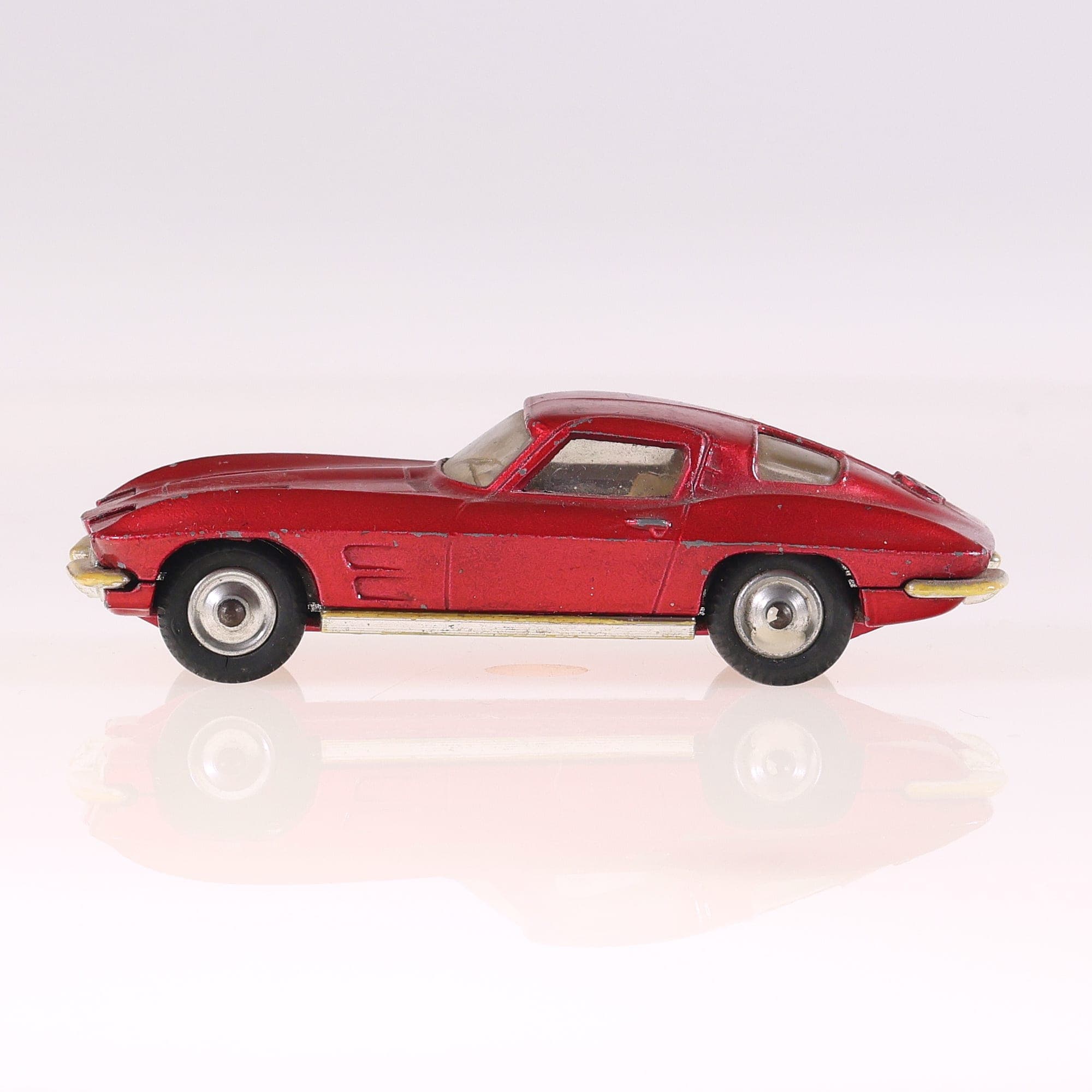 Corgi 310 Chevrolet Corvette sting ray 1/43 Rouge avec boîte — miniature 8