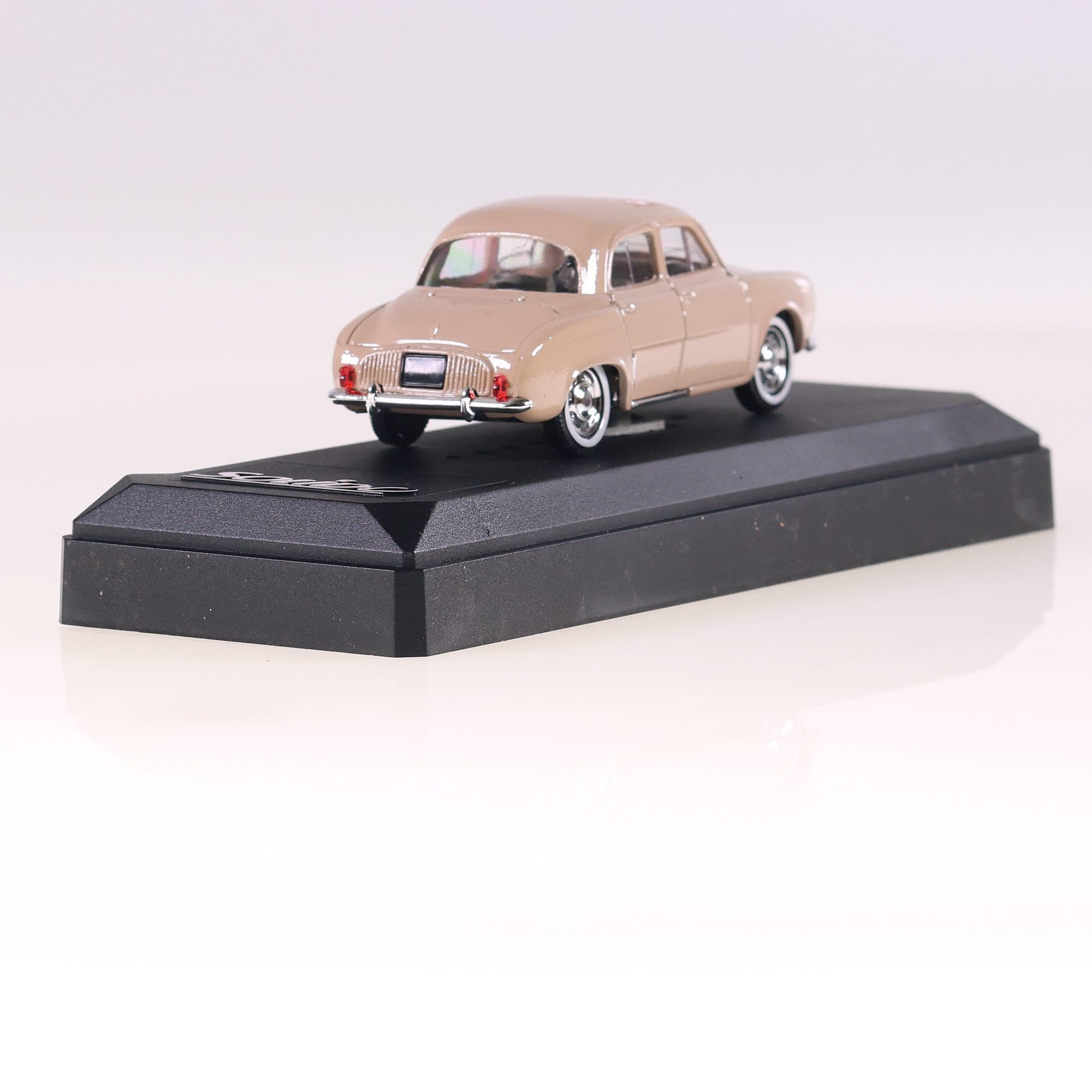 Solido 4542 Renault Dauphine Toit Ouvrant 1/43 Beige avec boîte — miniature 10