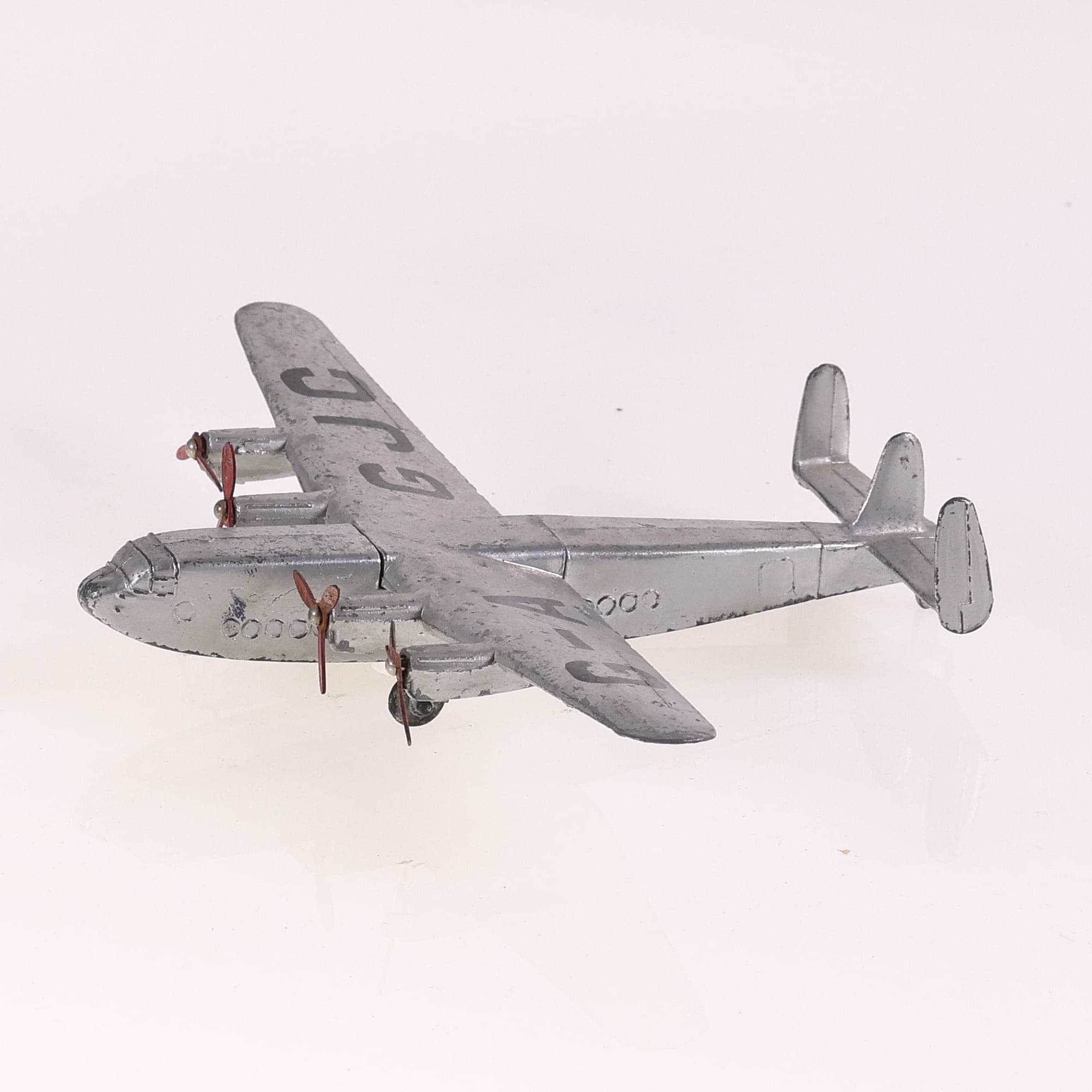 Dinky Toys n° 700 Spitfire MK 2 avion de chasse envergure de 17 cm Argent  — miniature 11