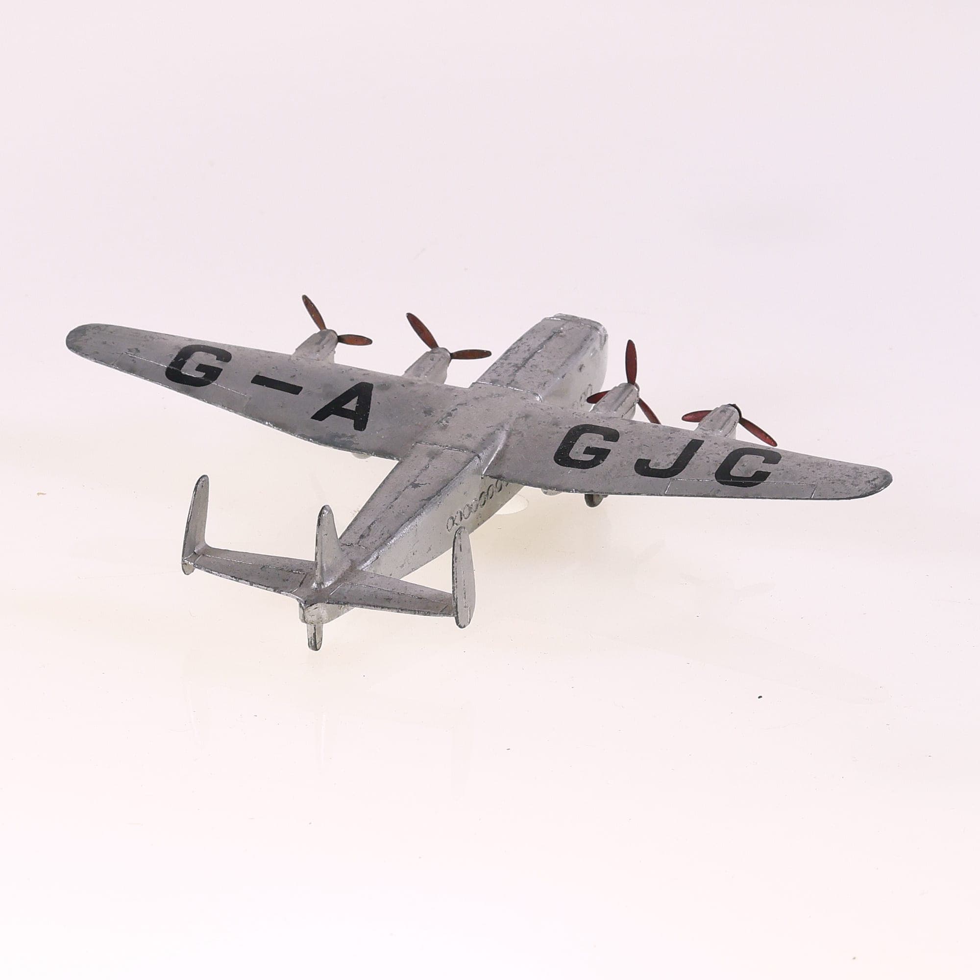 Dinky Toys n° 700 Spitfire MK 2 avion de chasse envergure de 17 cm Argent  — miniature 14