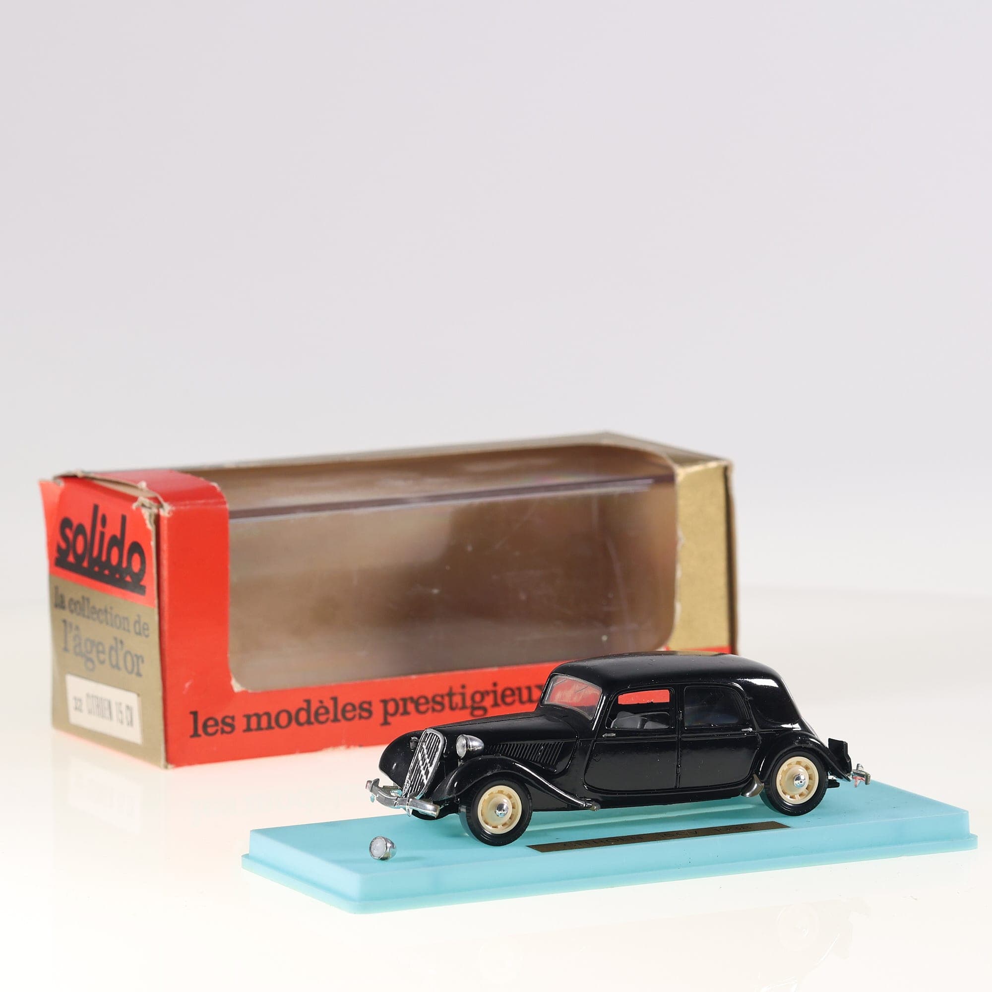 Solido 32 Citroën 15 CV Traction Avant 15-Six Age d'or 1/43 Noir avec boîte