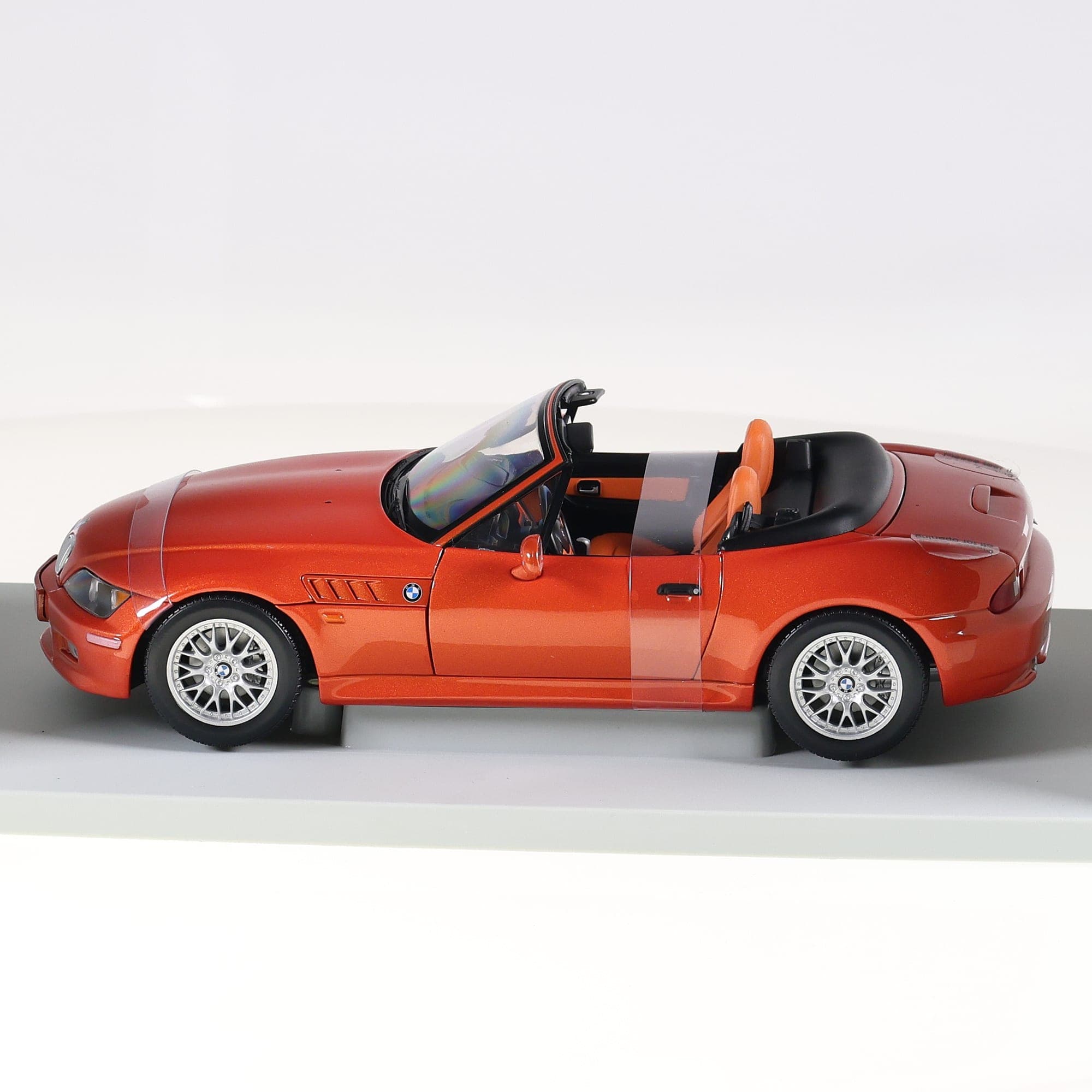 UT Models 20442 BMW Z3 Roadster 2 8 99  1/18 orange Grade B avec boîte — miniature 5