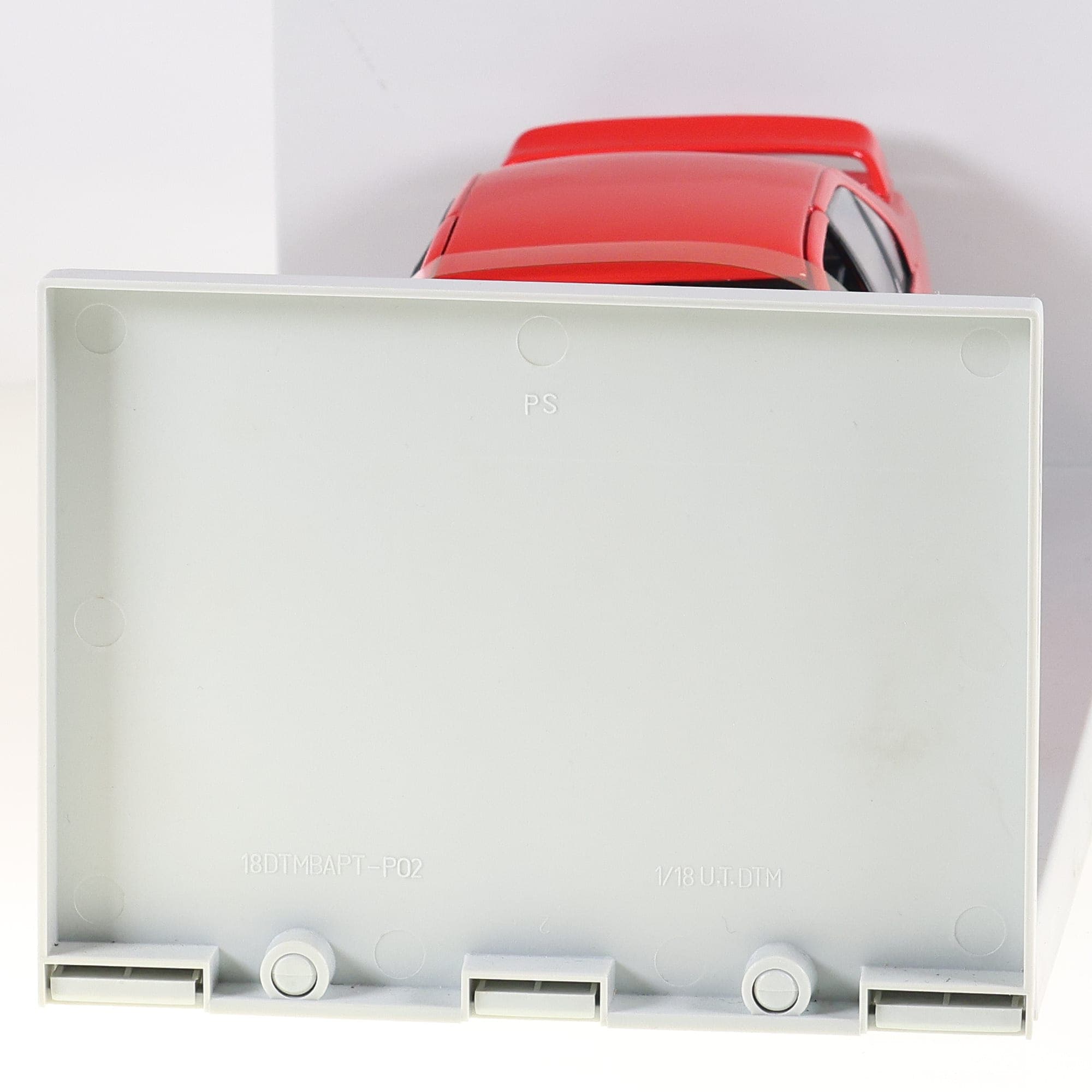UT Models 180024302 BMW 318 1996 1/18 rouge avec boîte — miniature 4