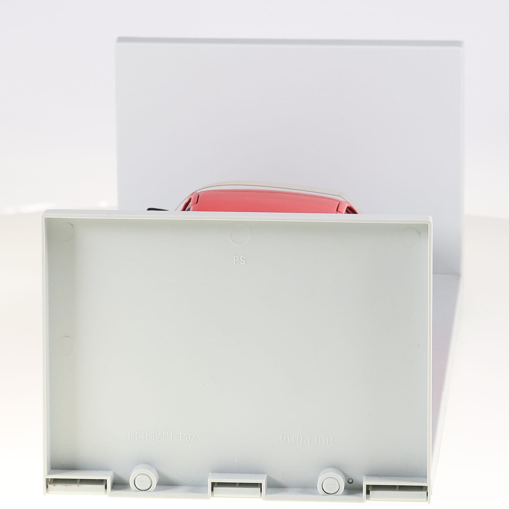 UT Models 180024302 BMW 318 1996 1/18 rouge avec boîte — miniature 11