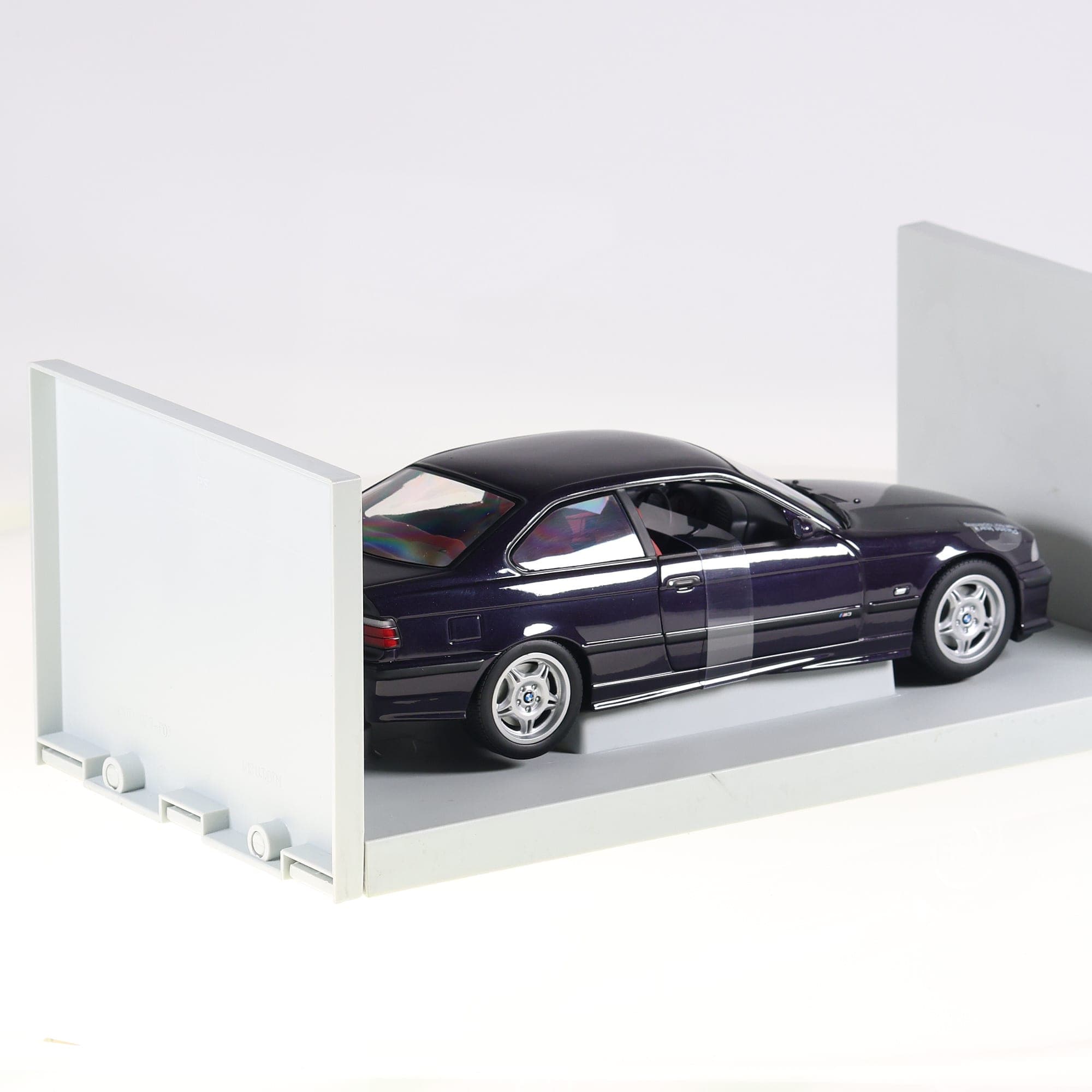 UT Models 20468 BMW M3 E36  1/18 noir avec boîte — miniature 11