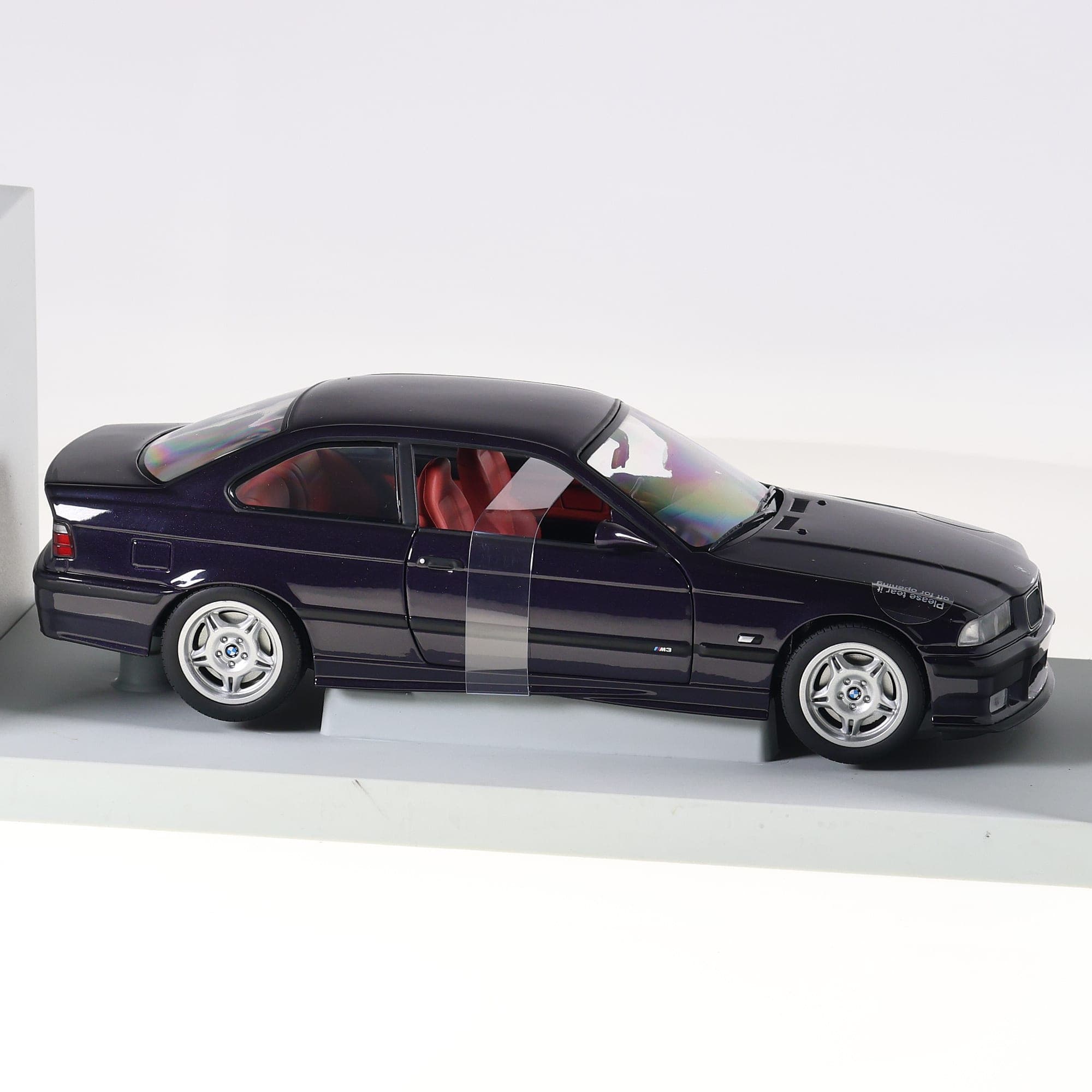 UT Models 20468 BMW M3 E36  1/18 noir avec boîte — miniature 12