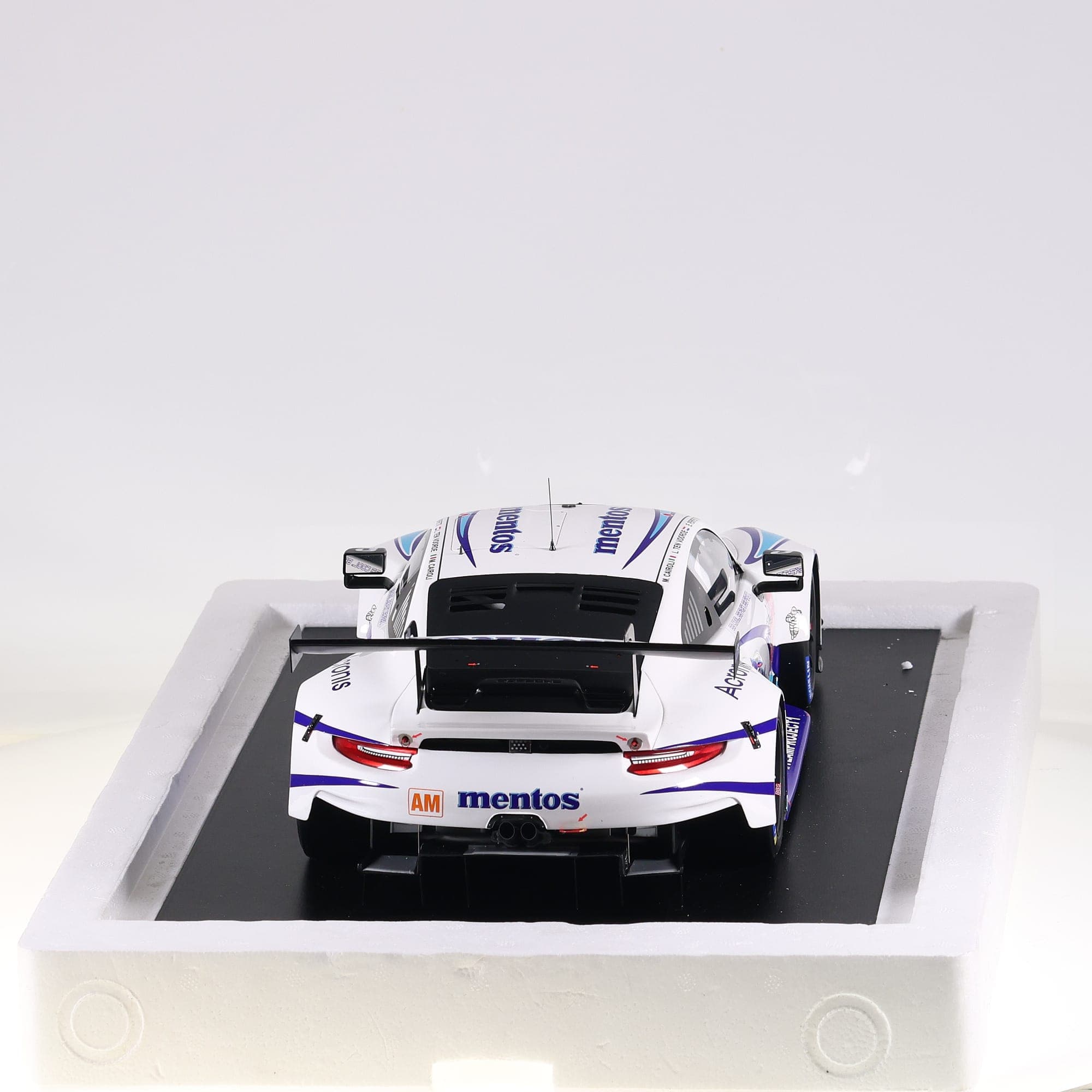 Spark Porsche 911 RSR #56 24H Le Mans 2020 1/12 Blanc / Bleu / Mentos avec boîte — miniature 7