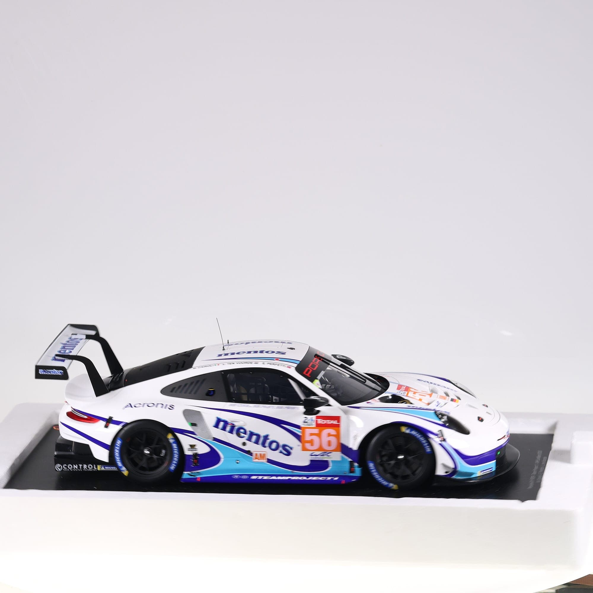 Spark Porsche 911 RSR #56 24H Le Mans 2020 1/12 Blanc / Bleu / Mentos avec boîte — miniature 9