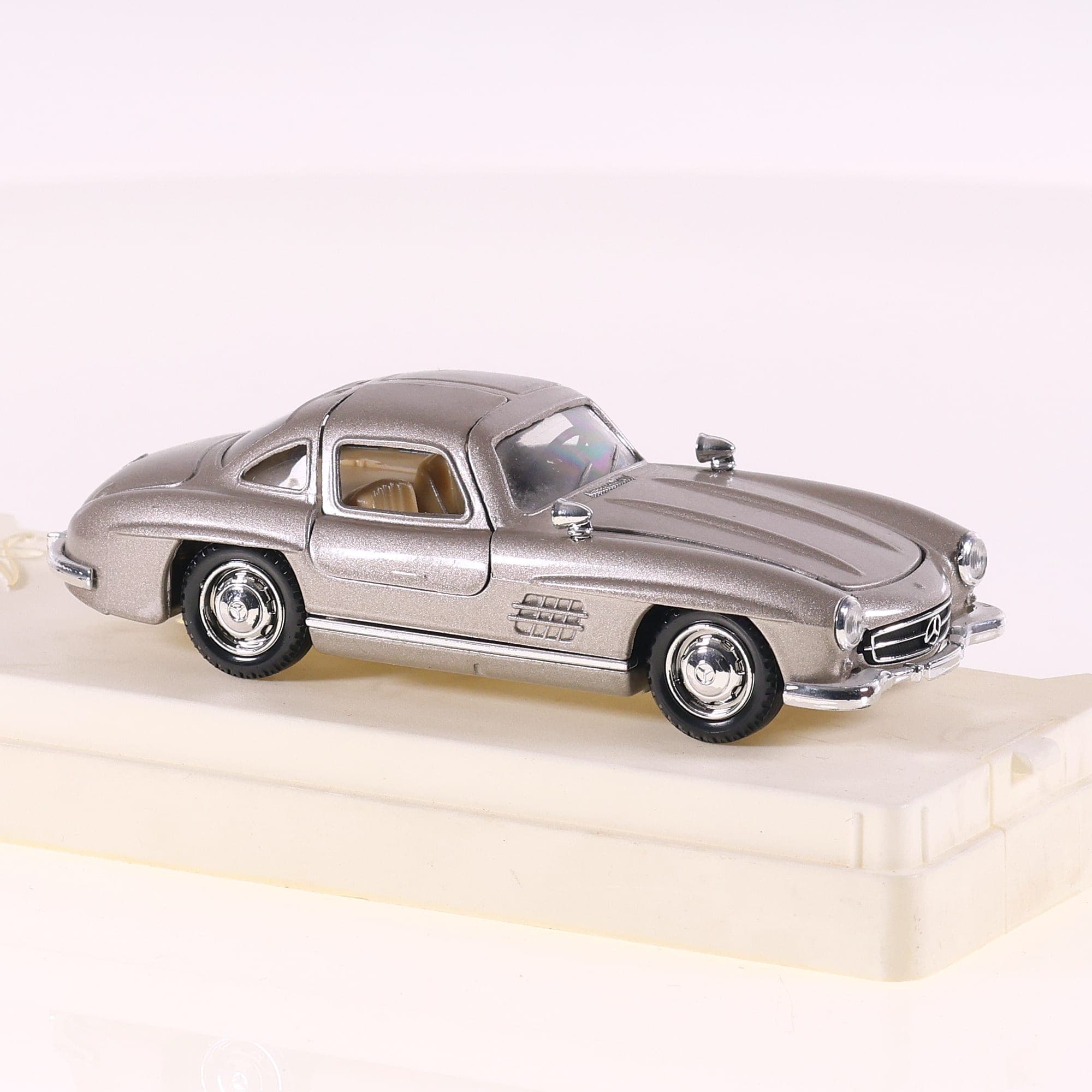 Solido 4502 Mercedes 300 SL 1/43 Gris avec boîte — miniature 7