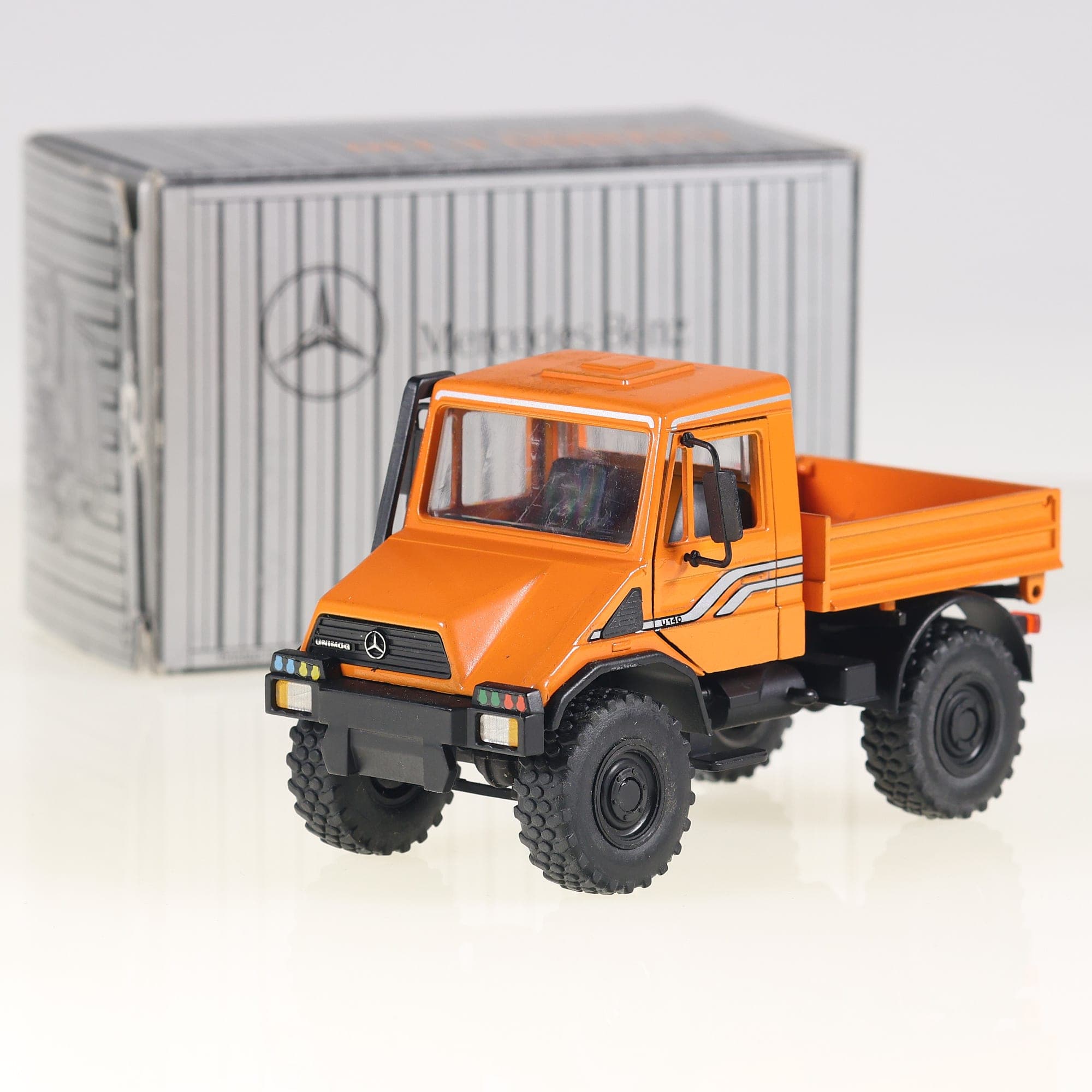 NZG n°371 Mercedes-Benz Unimog U140 1/43 Orange+ rétroviseurs