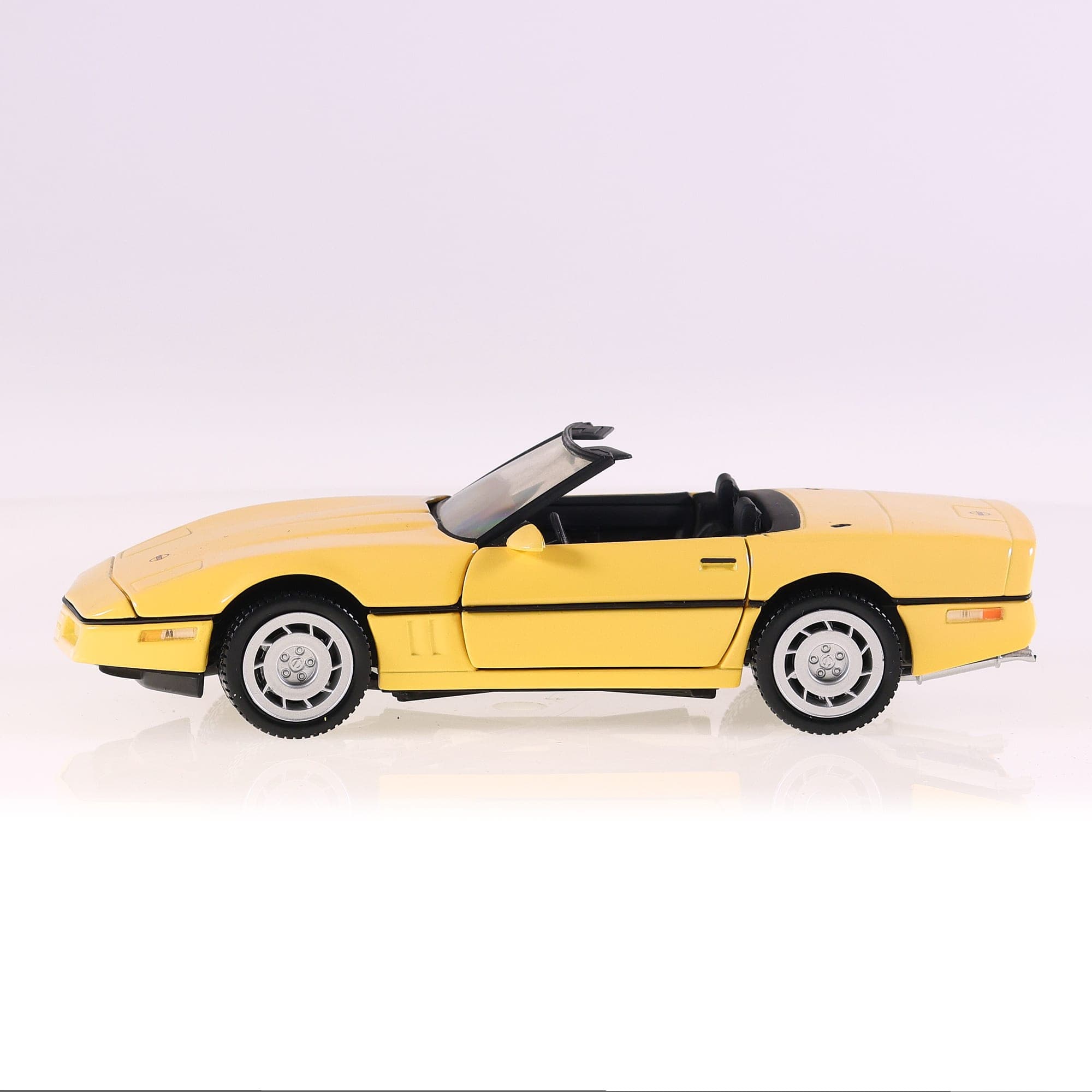 Franklin Mint Corvette 1986 avec certificat authenticité Jaune sans boîte — miniature 4