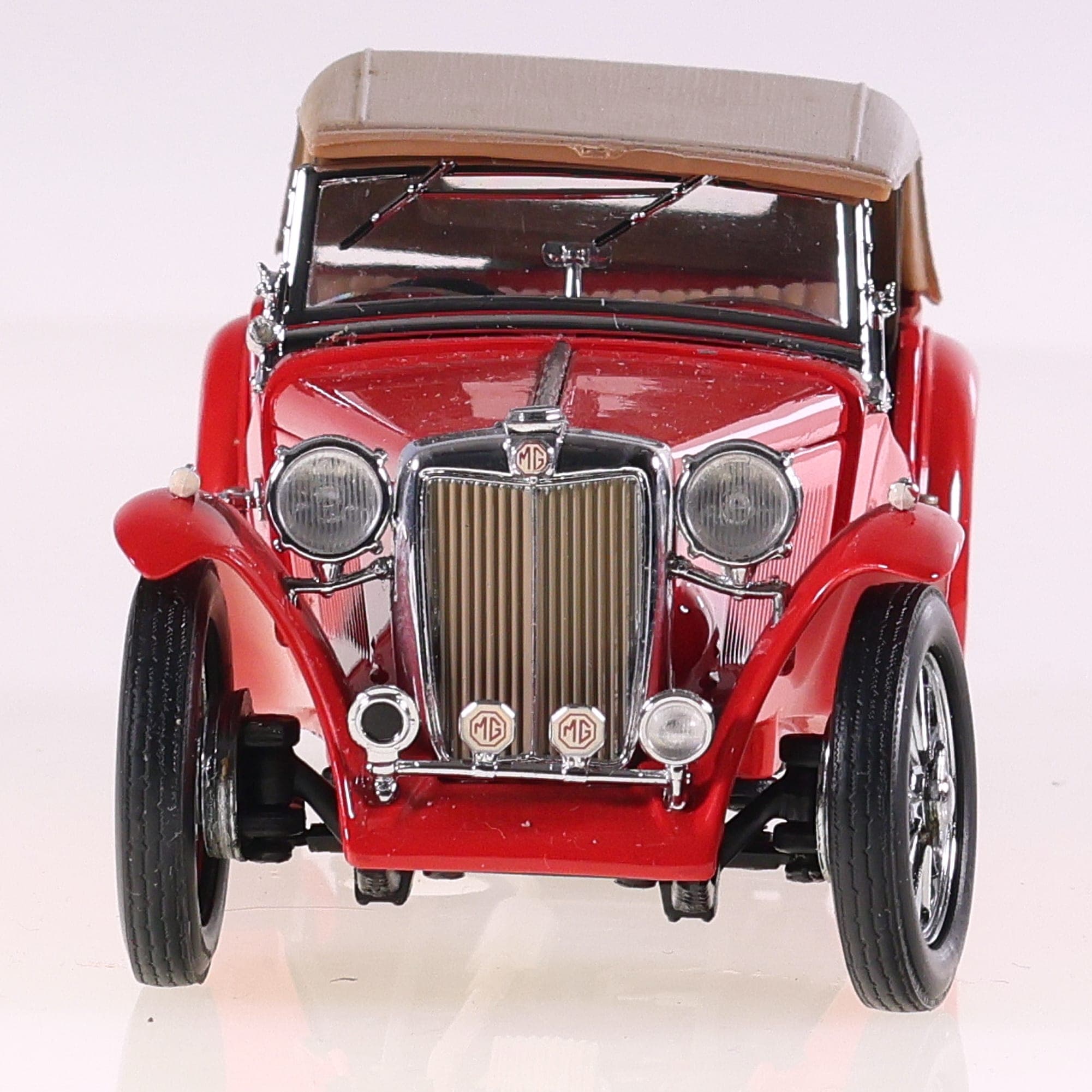 Franklin Mint MG TC 1948 avec certificat authenticité  1/24 Rouge sans boîte — miniature 9