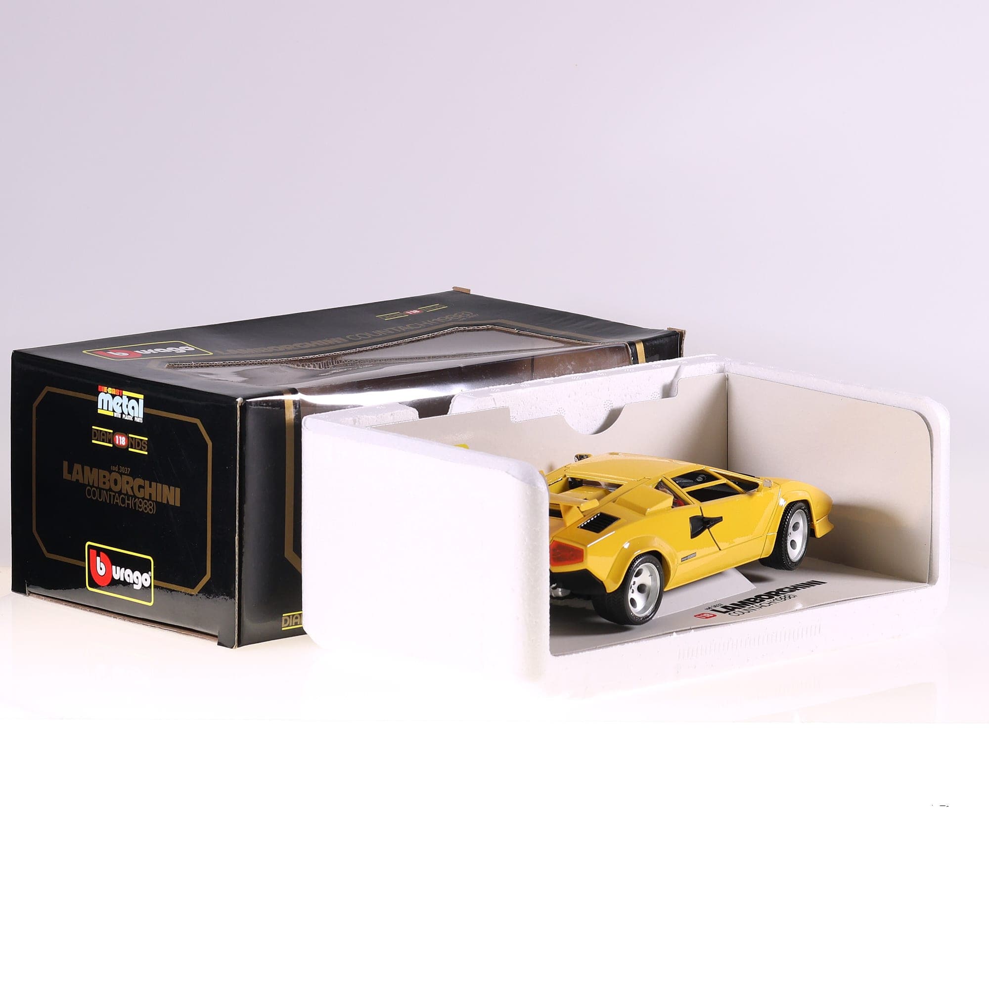 Burago 3037 Lamborghini Countach 1988 1/18 Jaune avec boîte