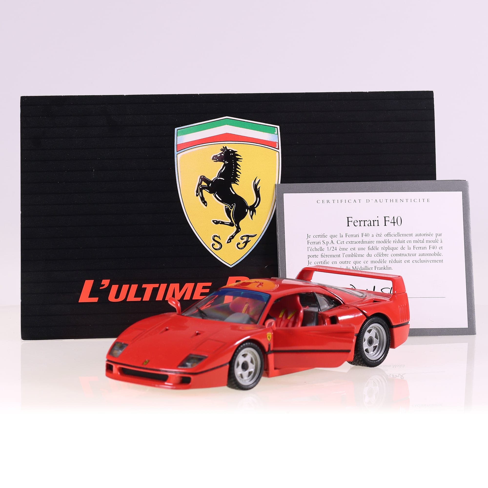 Franklin Mint Ferrari F40 avec certificat d'authencité 1/24 Rouge sans boîte