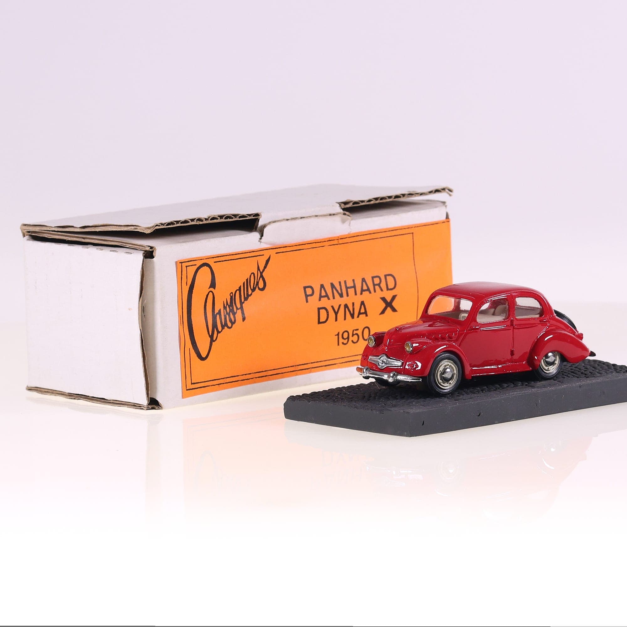 Classiques Panhard Dyna X 1950 1/43 Rouge neuf avec boîte