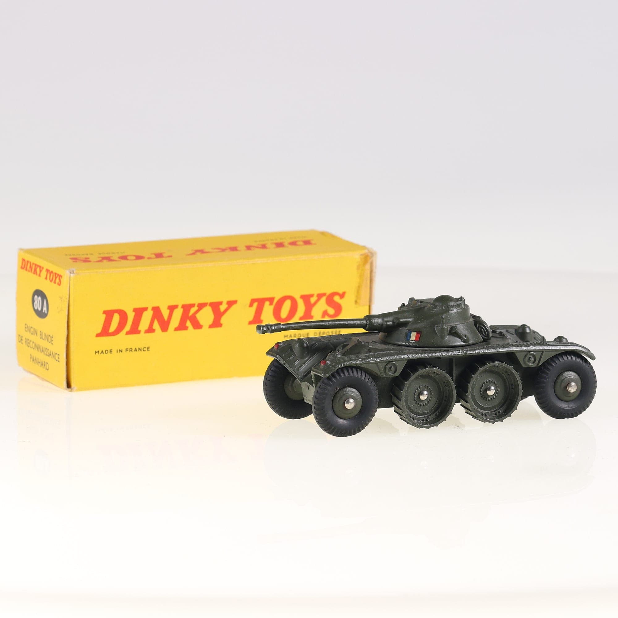 Dinky Toys 80A Panhard EBR Panhard 1/50 Vert militaire avec boîte