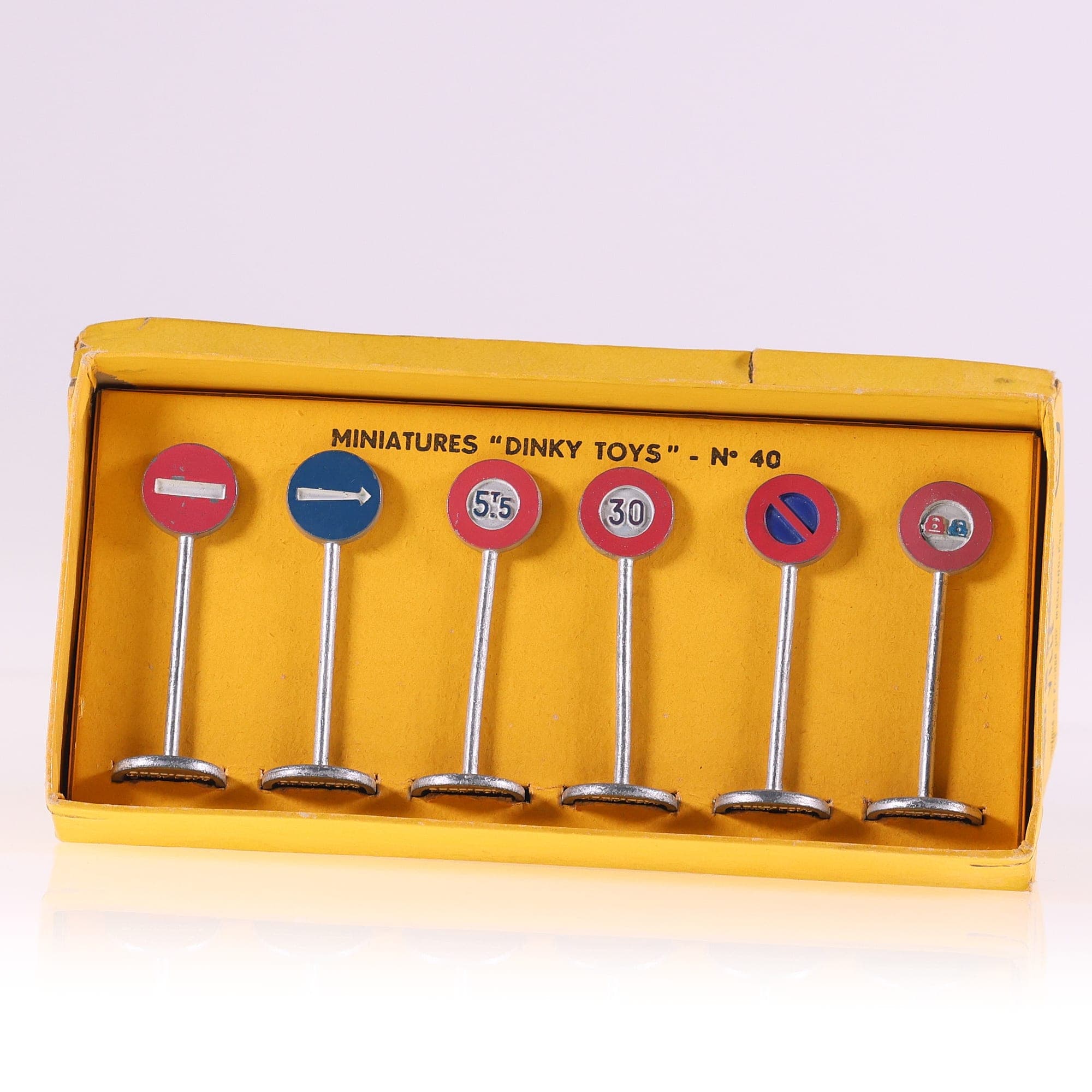 Dinky Toys 40 Panneaux de signalisation VILLE 1/43 Autre Grade B — photo 1
