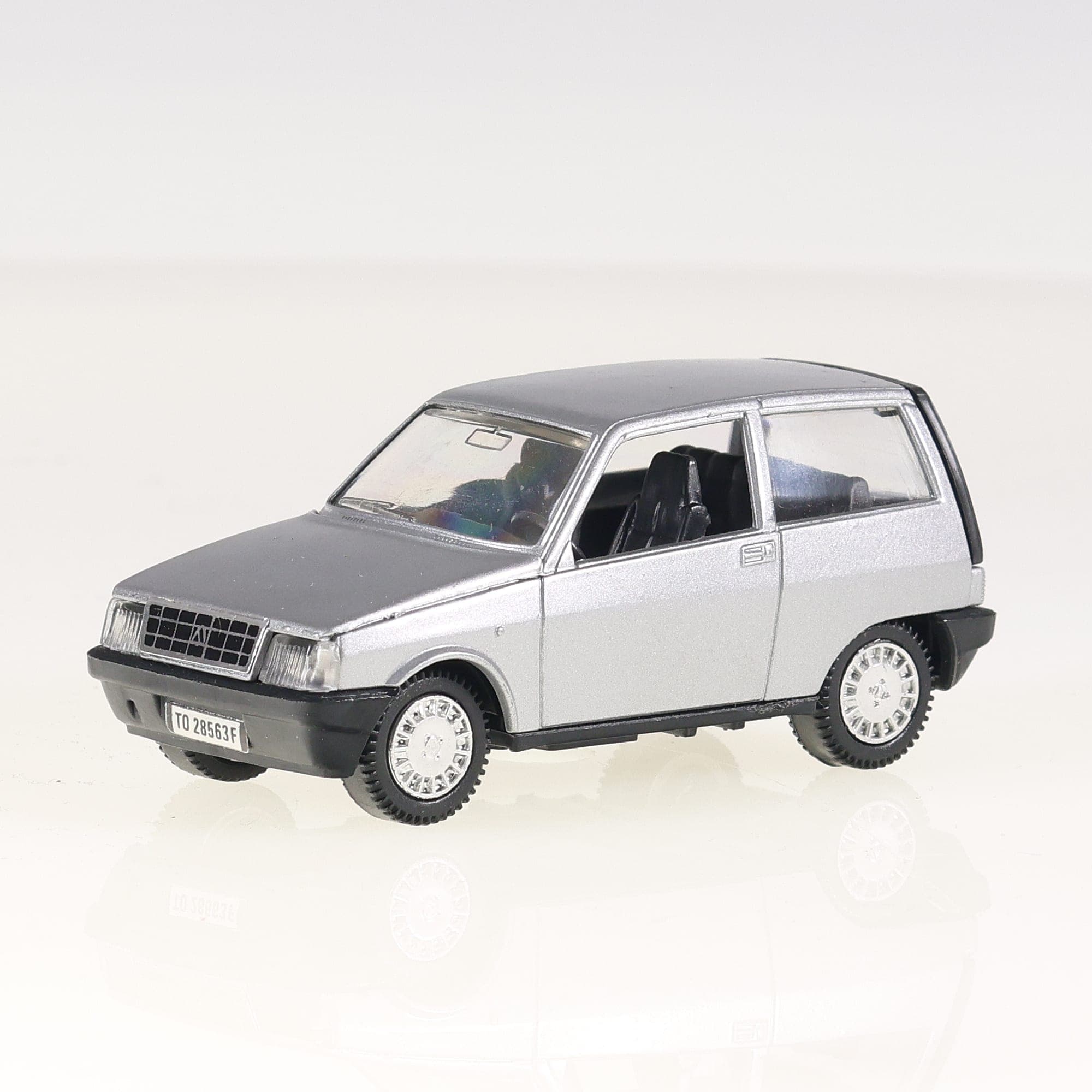 Polistil 387.362 Lancia Y10 1/43 Gris argenté sans boîte
