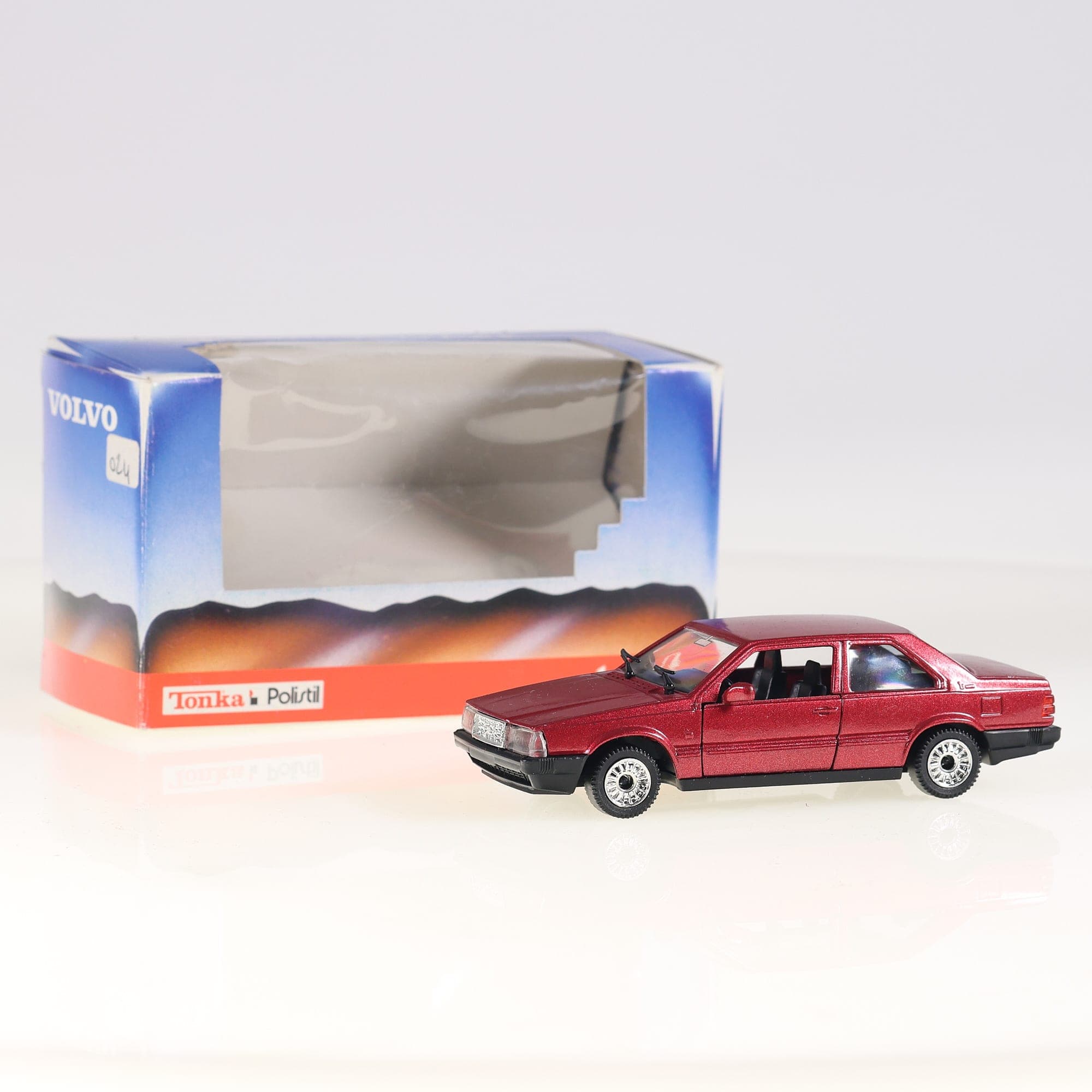 Tonka Polistil  Volvo 760 GLE 1/43 Rouge métallisé Grade B neuf avec boîte