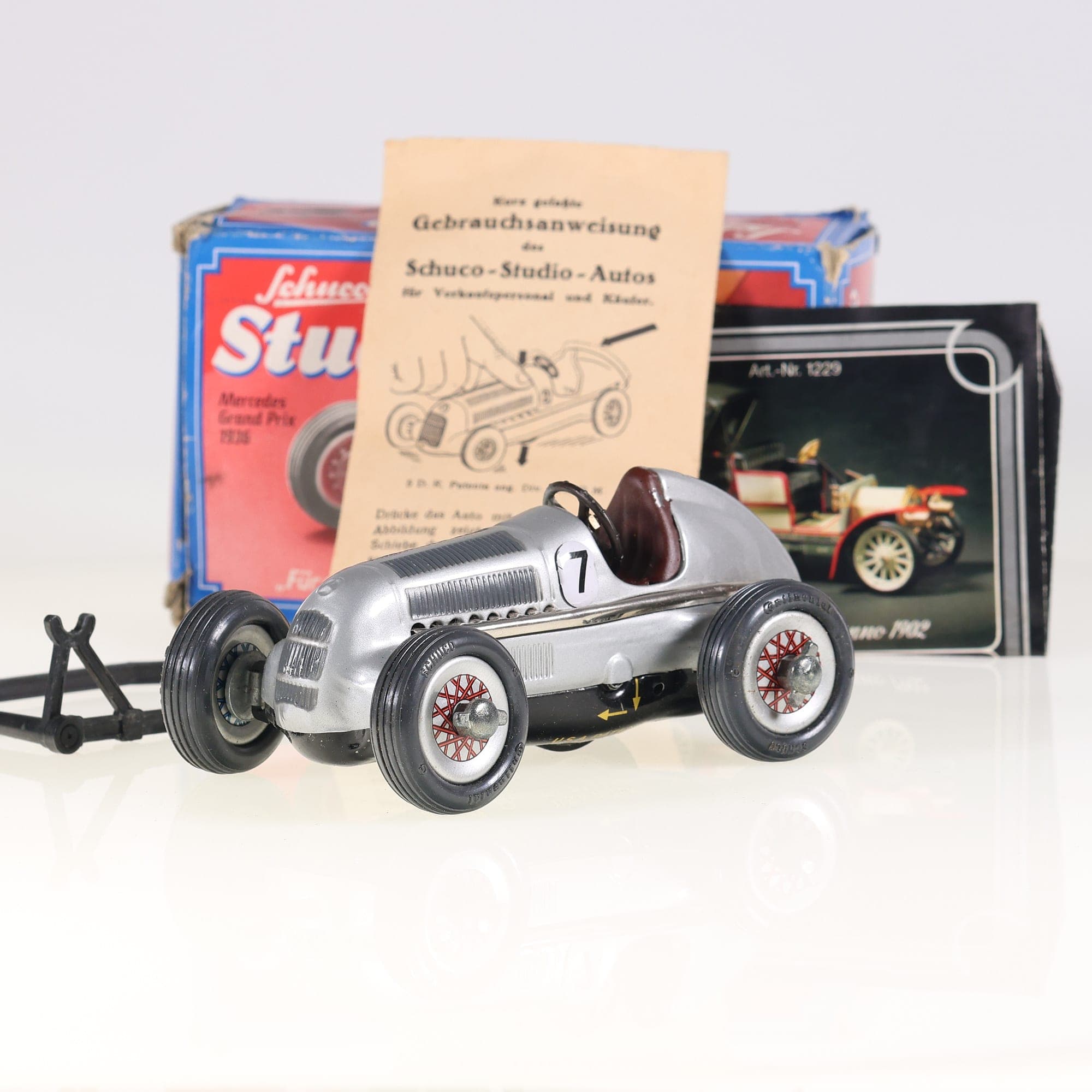 Schuco 1050 Mercedes-Benz Mercedes Grand Prix 1936 01:43 Argent état B