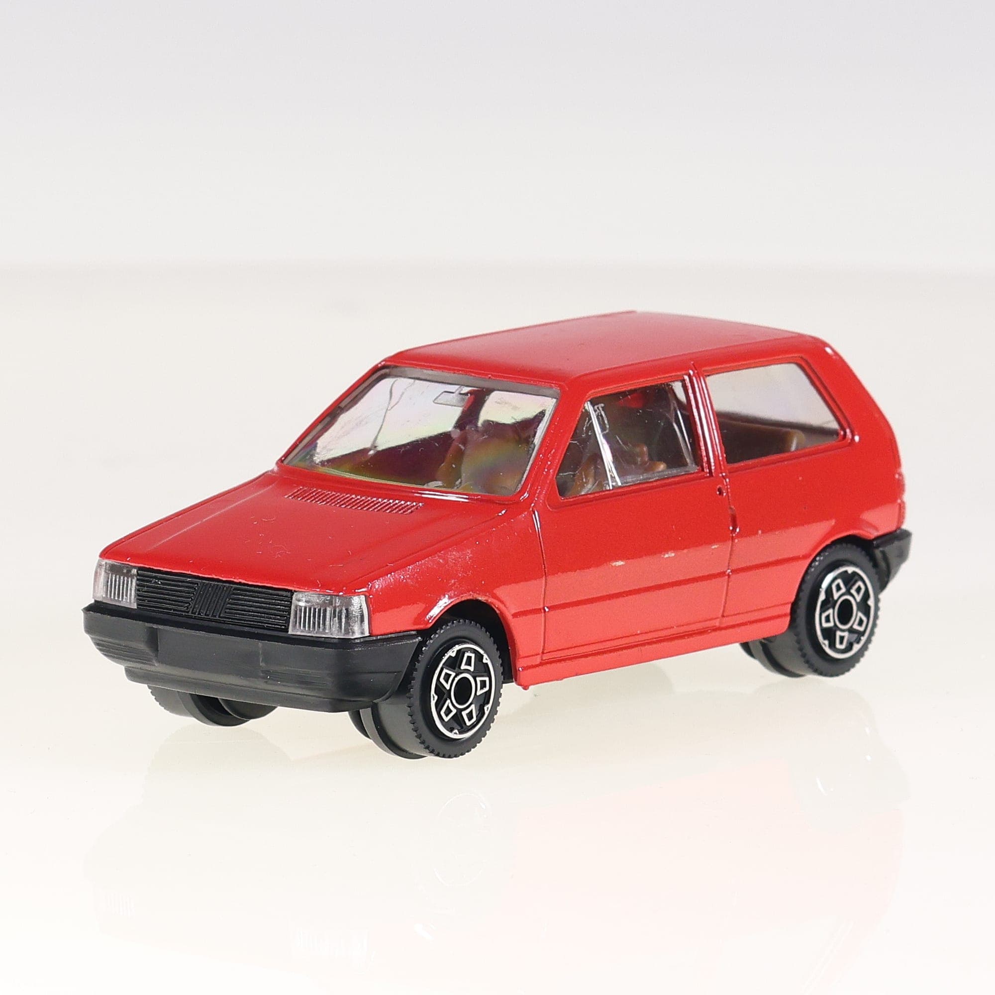 Burago 4119 Fiat Uno 1/43 Rouge avec boîte — miniature 13