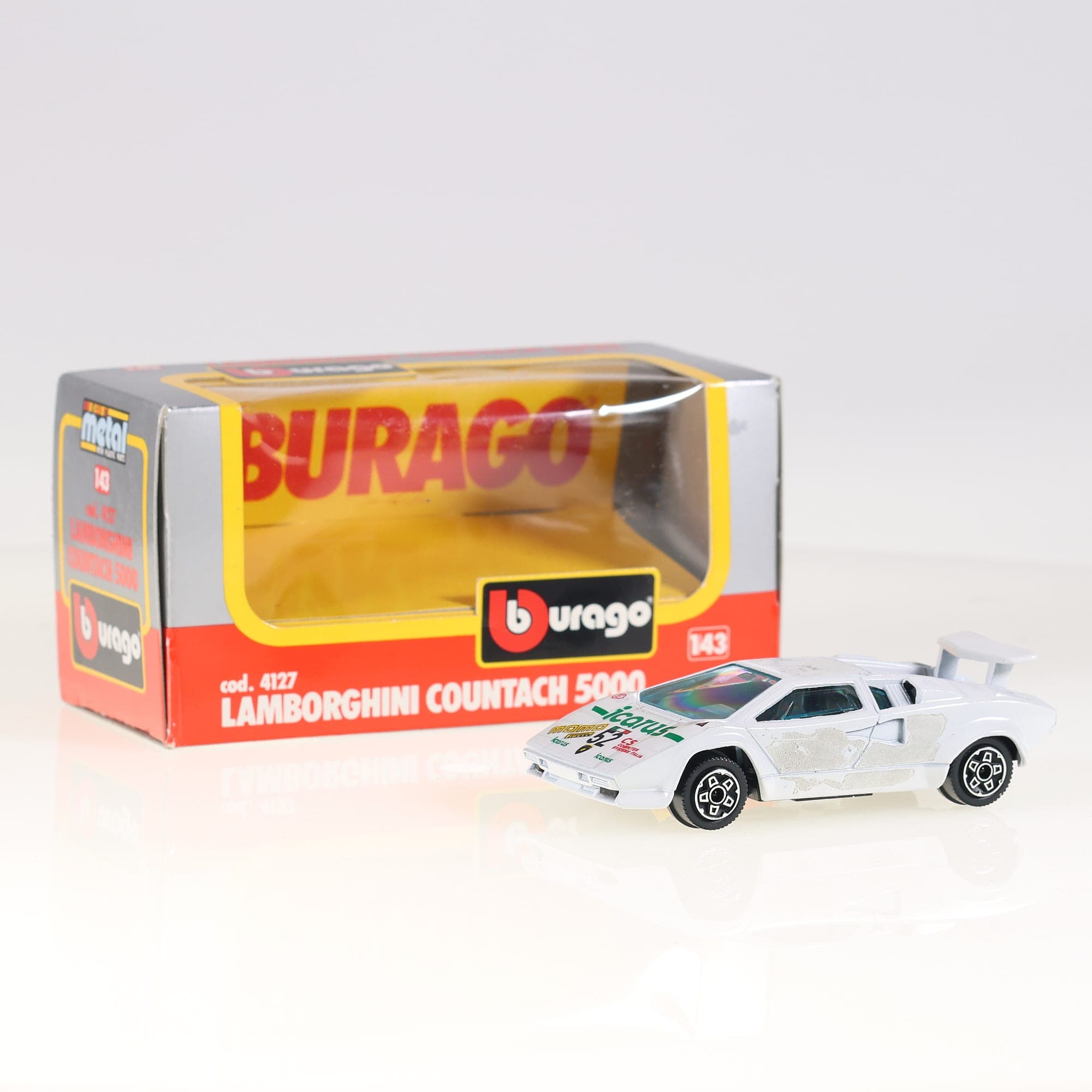 Burago 4127 Lamborghini Countach 5000 1/43 Blanc Grade B avec boîte