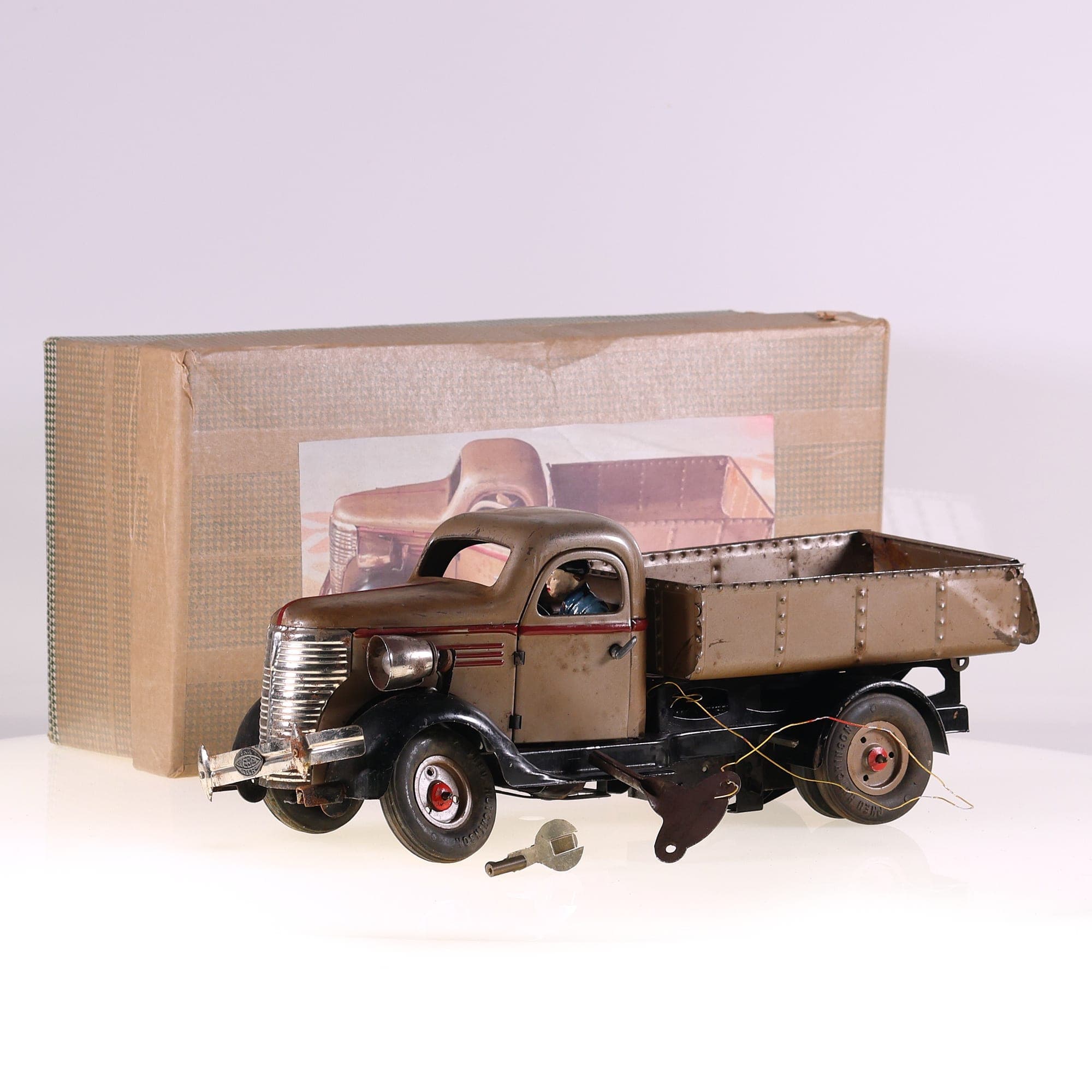 Vébé Victor Bonnet camion Plateau Benne Basculante 33 cm pour restauration — photo 1
