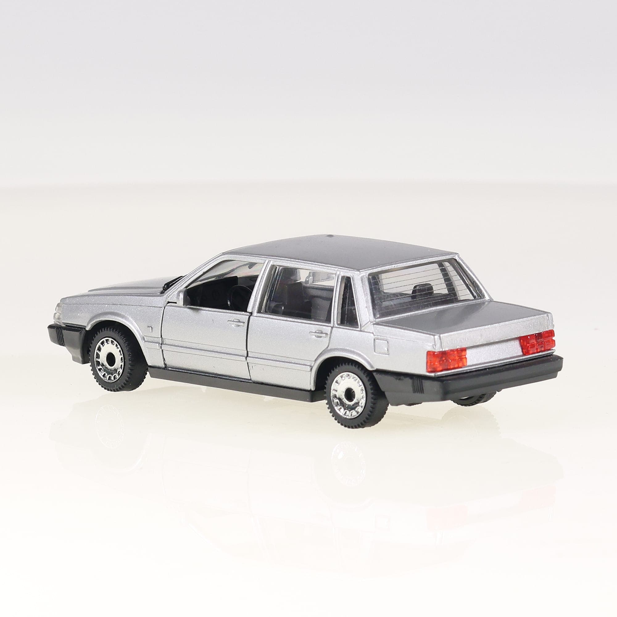 Tonka Polistil Volvo 760 GLE 01:40 Argent métallisé avec boîte — miniature 7