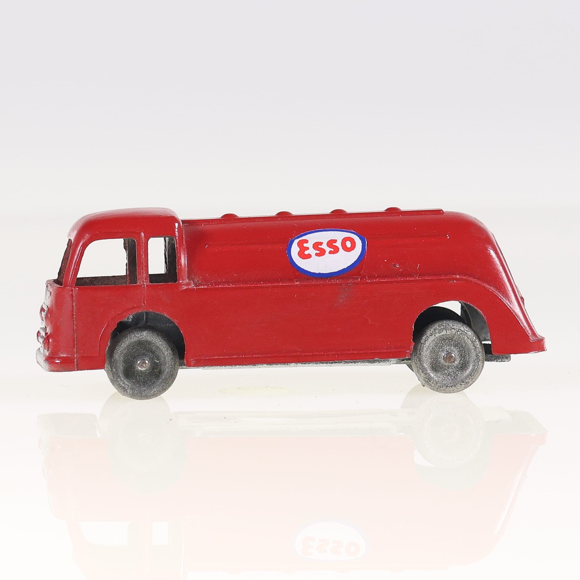 Solido Mosquito Renault citerne essence Esso 1/87 Repeint