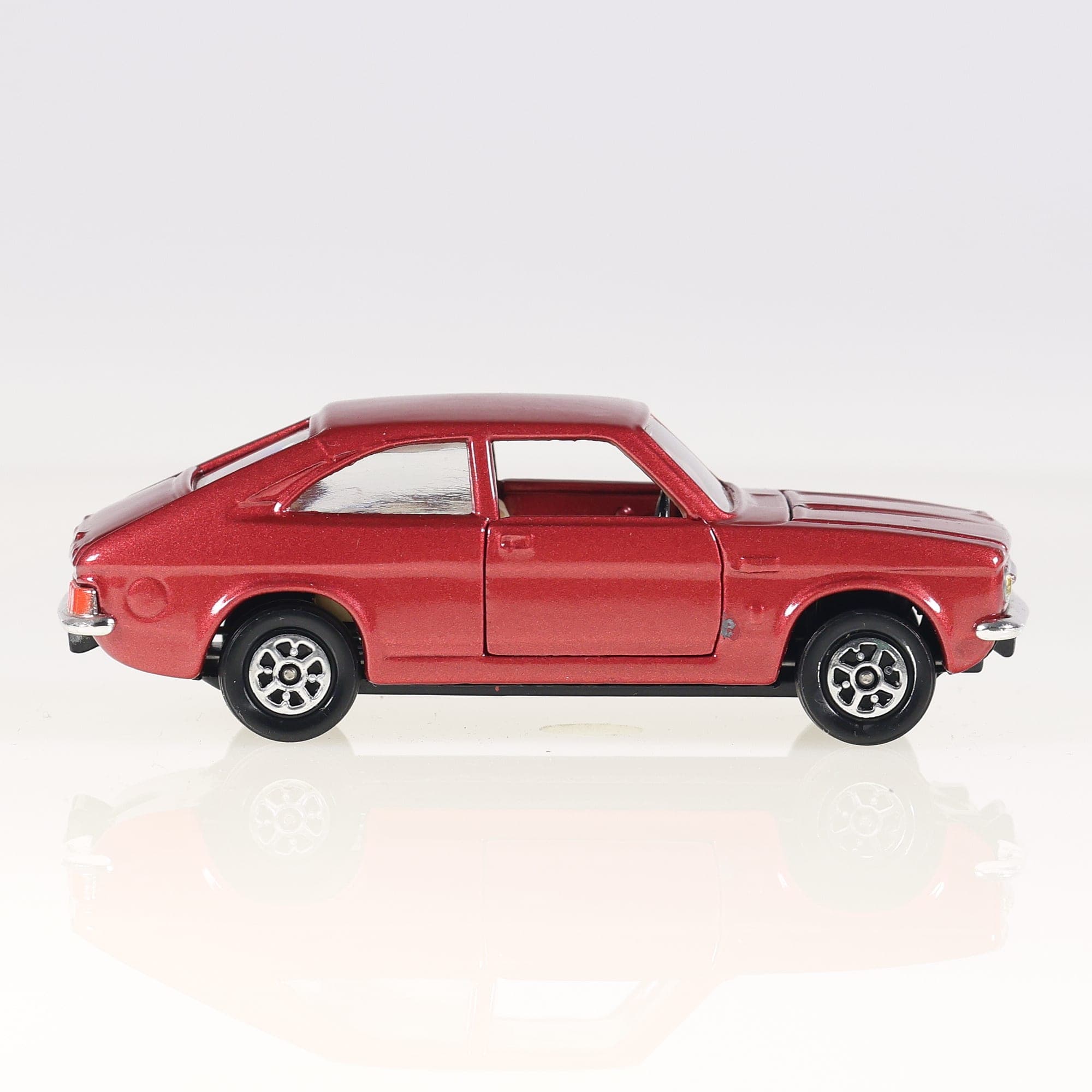 Corgi Toys 306 Morris Marina 1.8 Coupé 1/43 Rouge métallisé avec boîte — miniature 10