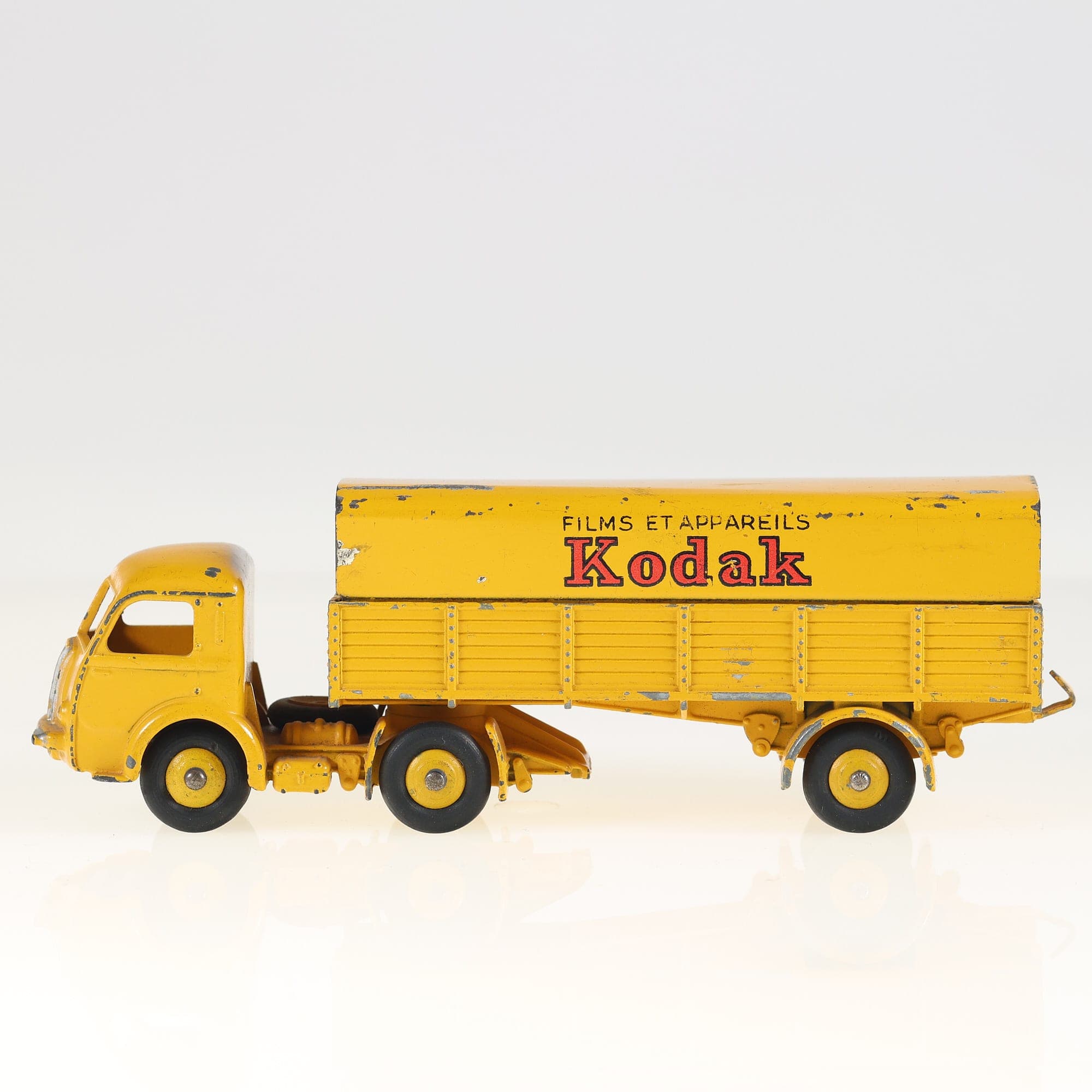 Dinky Toys 32AJ Panhard Semi-remorque bâchée Kodak 1/43 Jaune Grade C sans boîte
