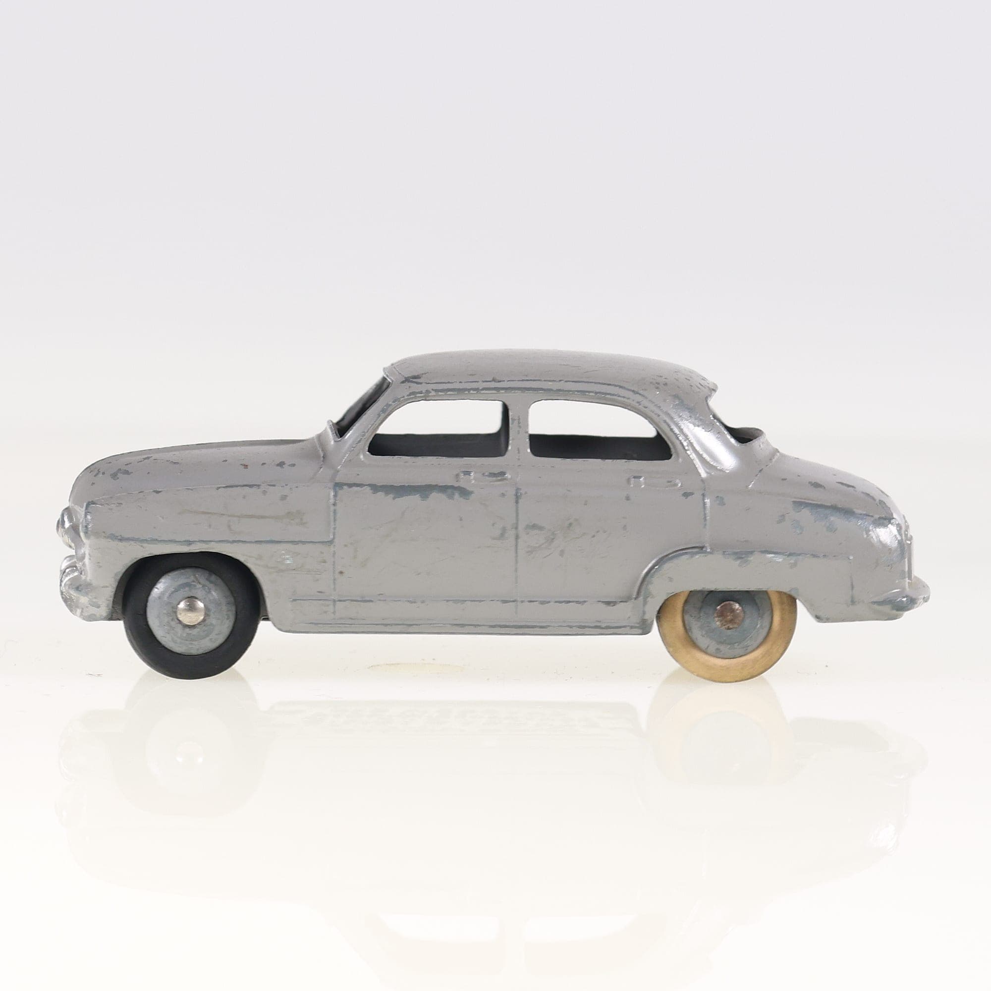 Dinky Toys 24U Simca Aronde 1/43 Gris Grade C sans boîte