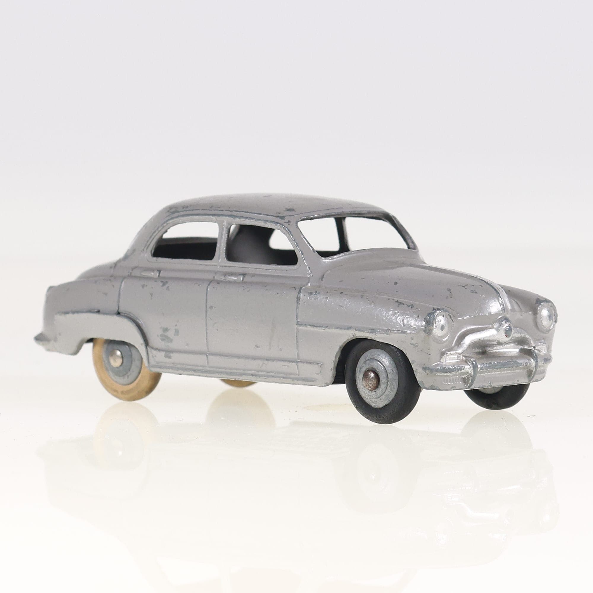 Dinky Toys 24U Simca Aronde 1/43 Gris Grade C sans boîte — miniature 6
